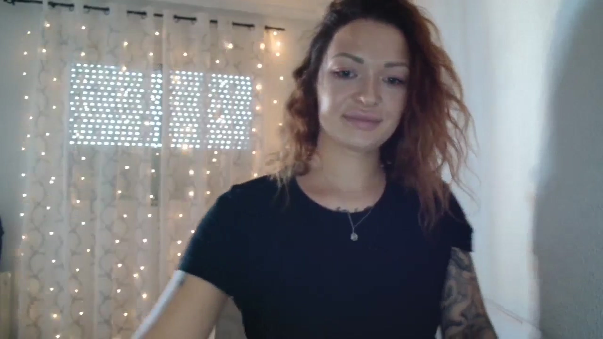 Gallery image thumbnail from Red_Ange1's myfreecams stream on, 01/08/2024, 17:01 image 3 of 20