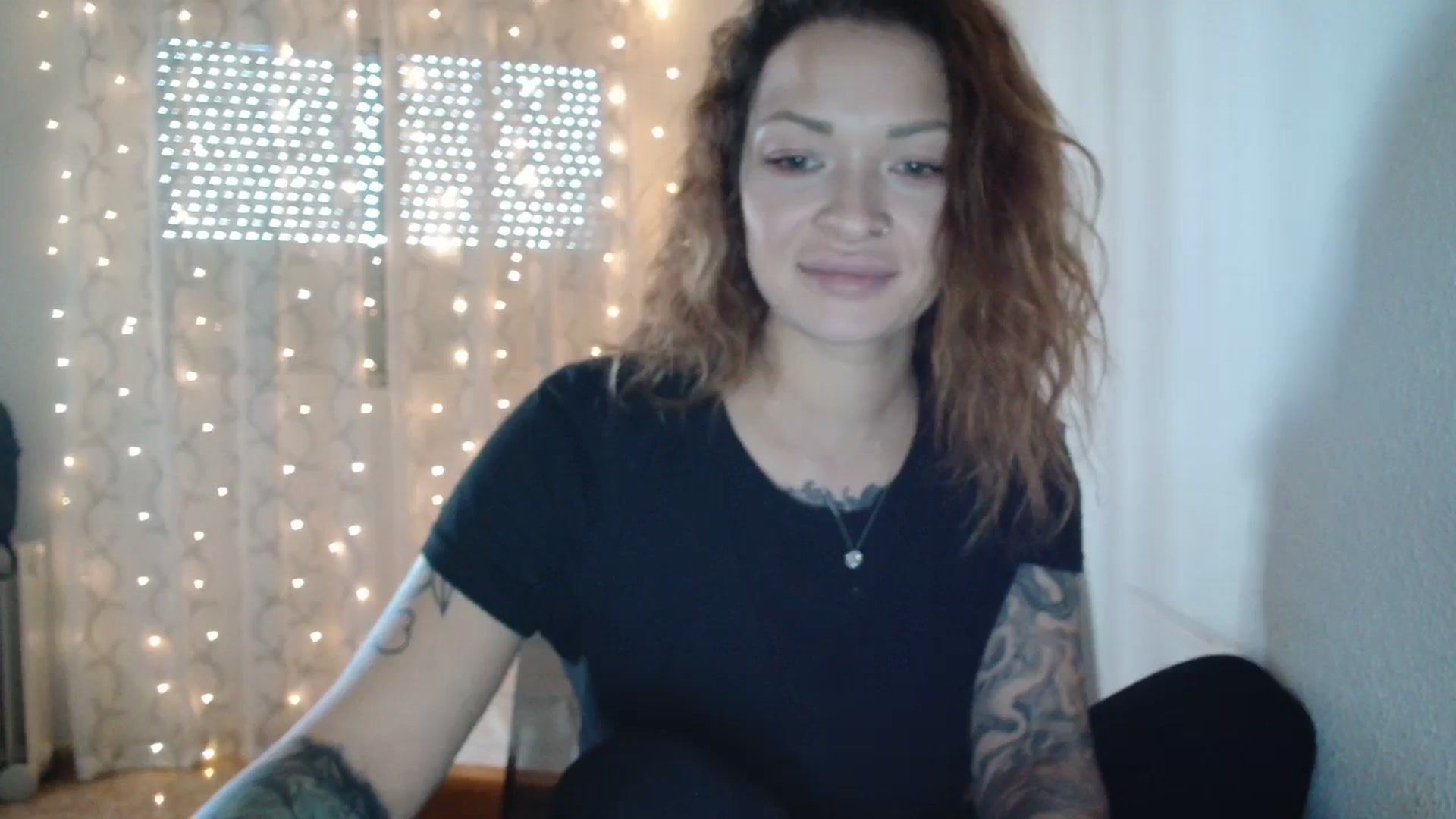 Gallery image thumbnail from Red_Ange1's myfreecams stream on, 01/08/2024, 17:01 image 14 of 20