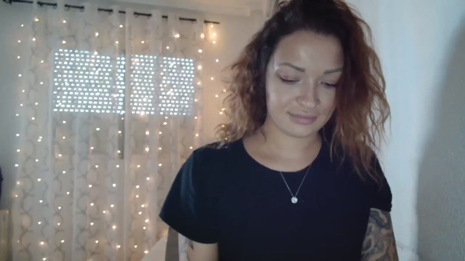 Gallery image thumbnail from Red_Ange1's myfreecams stream on, 01/08/2024, 17:01 image 5 of 20
