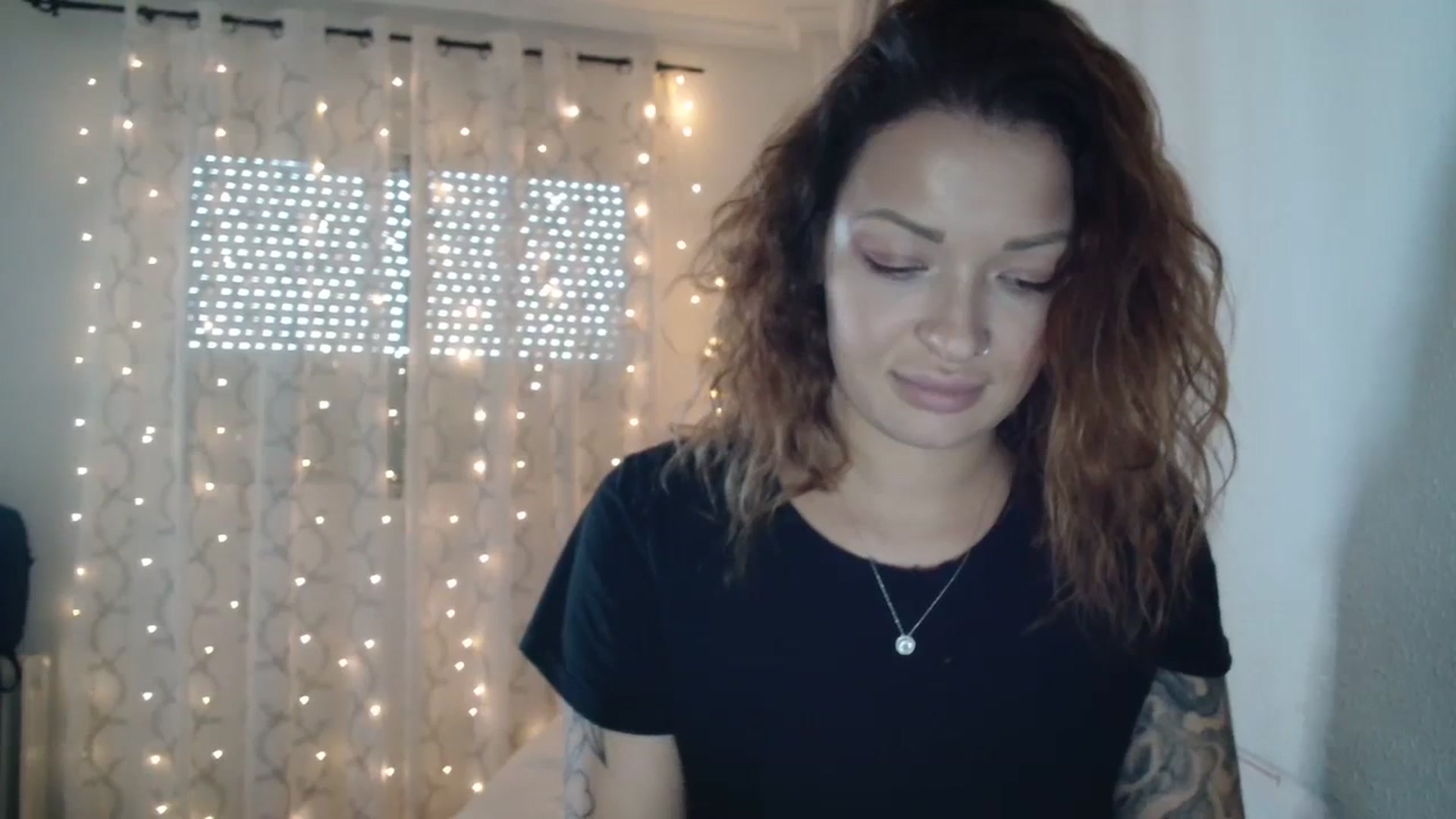 Gallery image thumbnail from Red_Ange1's myfreecams stream on, 01/08/2024, 17:01 image 12 of 20