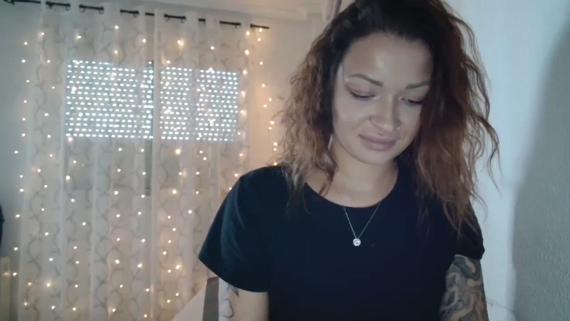 Gallery image thumbnail from Red_Ange1's myfreecams stream on, 01/08/2024, 17:01 image 6 of 20