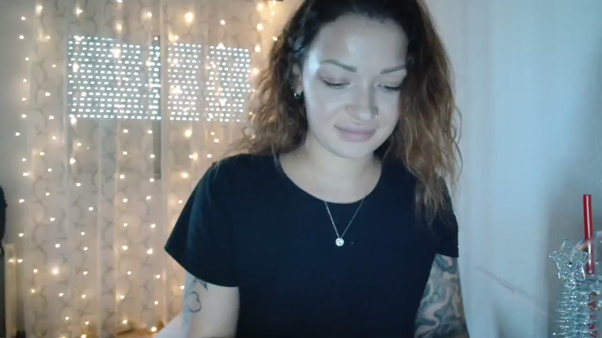Gallery image thumbnail from Red_Ange1's myfreecams stream on, 01/08/2024, 17:01 image 17 of 20