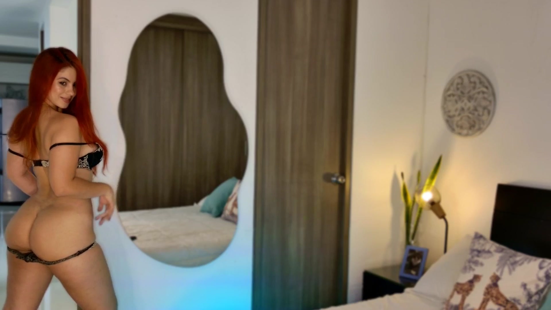 Gallery image thumbnail from Red_Aria's myfreecams stream on, 11/19/2025, 19:51 image 15 of 20