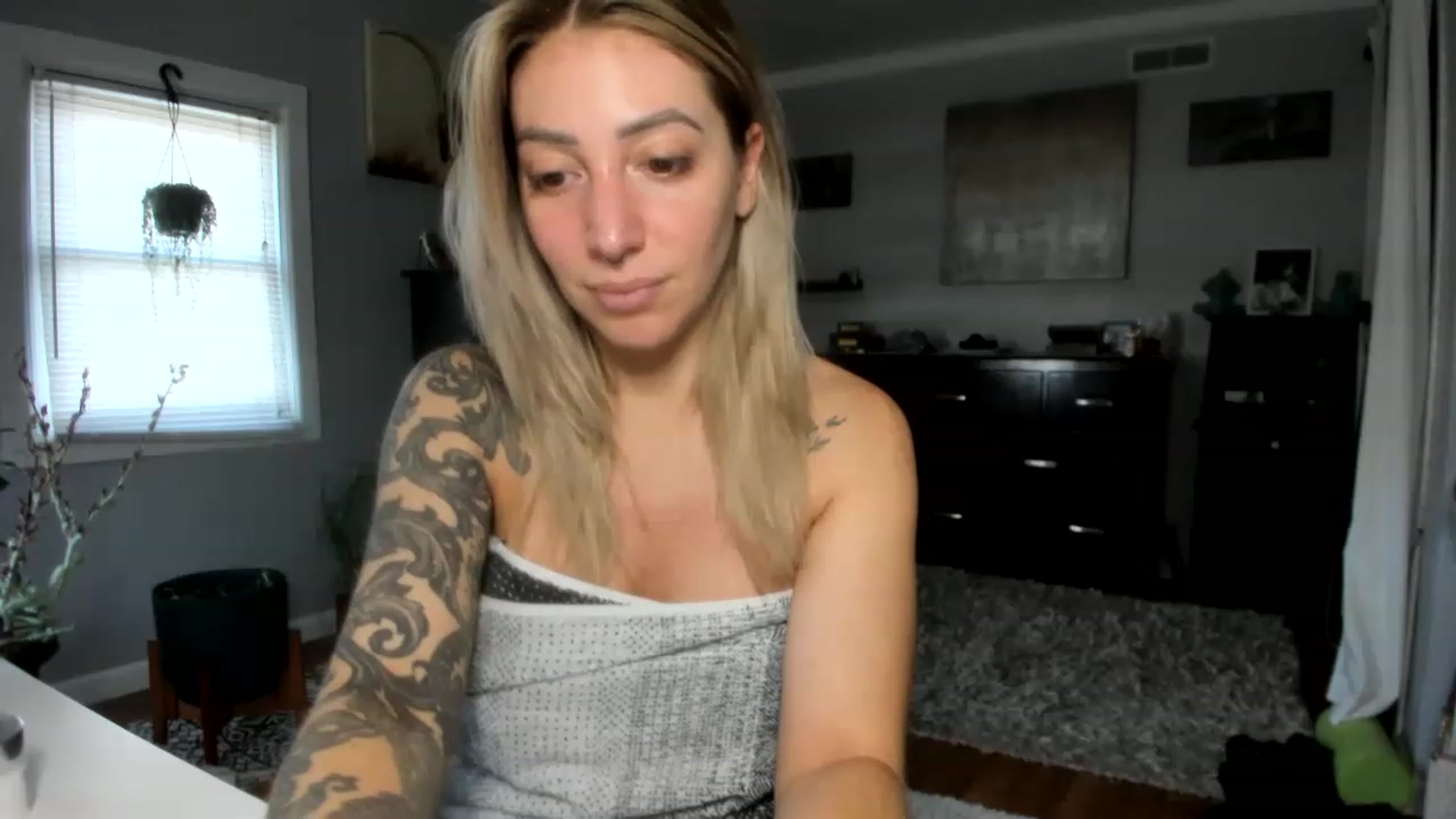 Gallery image thumbnail from Red_Chasten's myfreecams stream on, 12/02/2022, 16:53 image 3 of 20