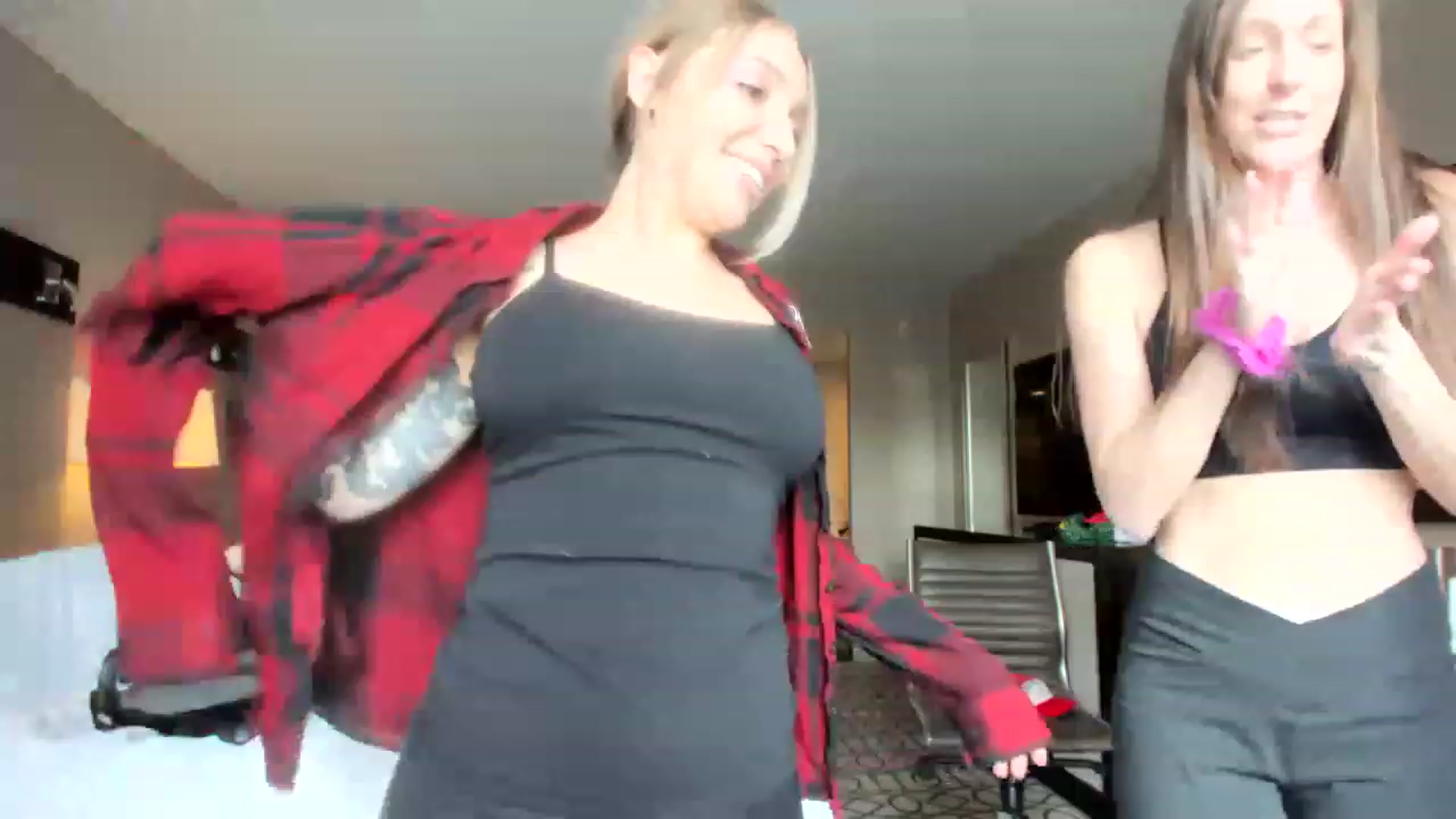 Gallery image thumbnail from Red_Chasten's myfreecams stream on, 12/03/2022, 17:37 image 19 of 20