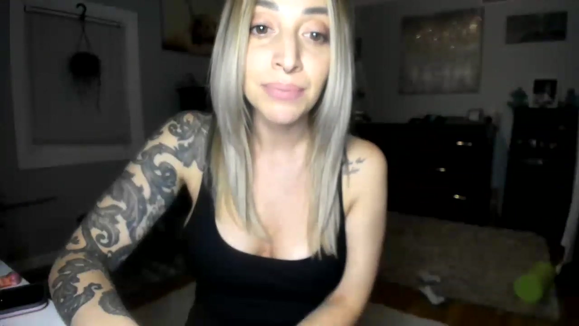 Gallery image thumbnail from Red_Chasten's myfreecams stream on, 12/05/2022, 23:06 image 18 of 20