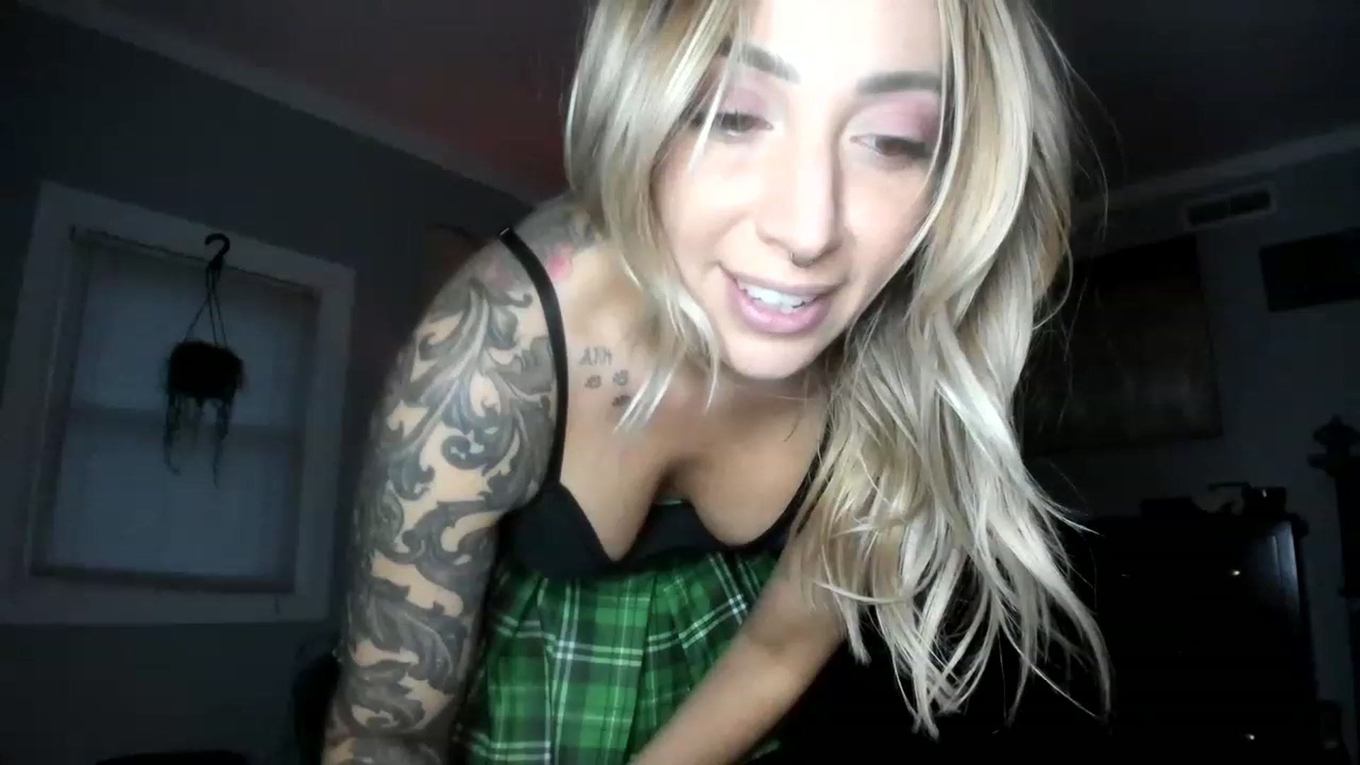 Gallery image thumbnail from Red_Chasten's myfreecams stream on, 12/09/2022, 22:25 image 3 of 20
