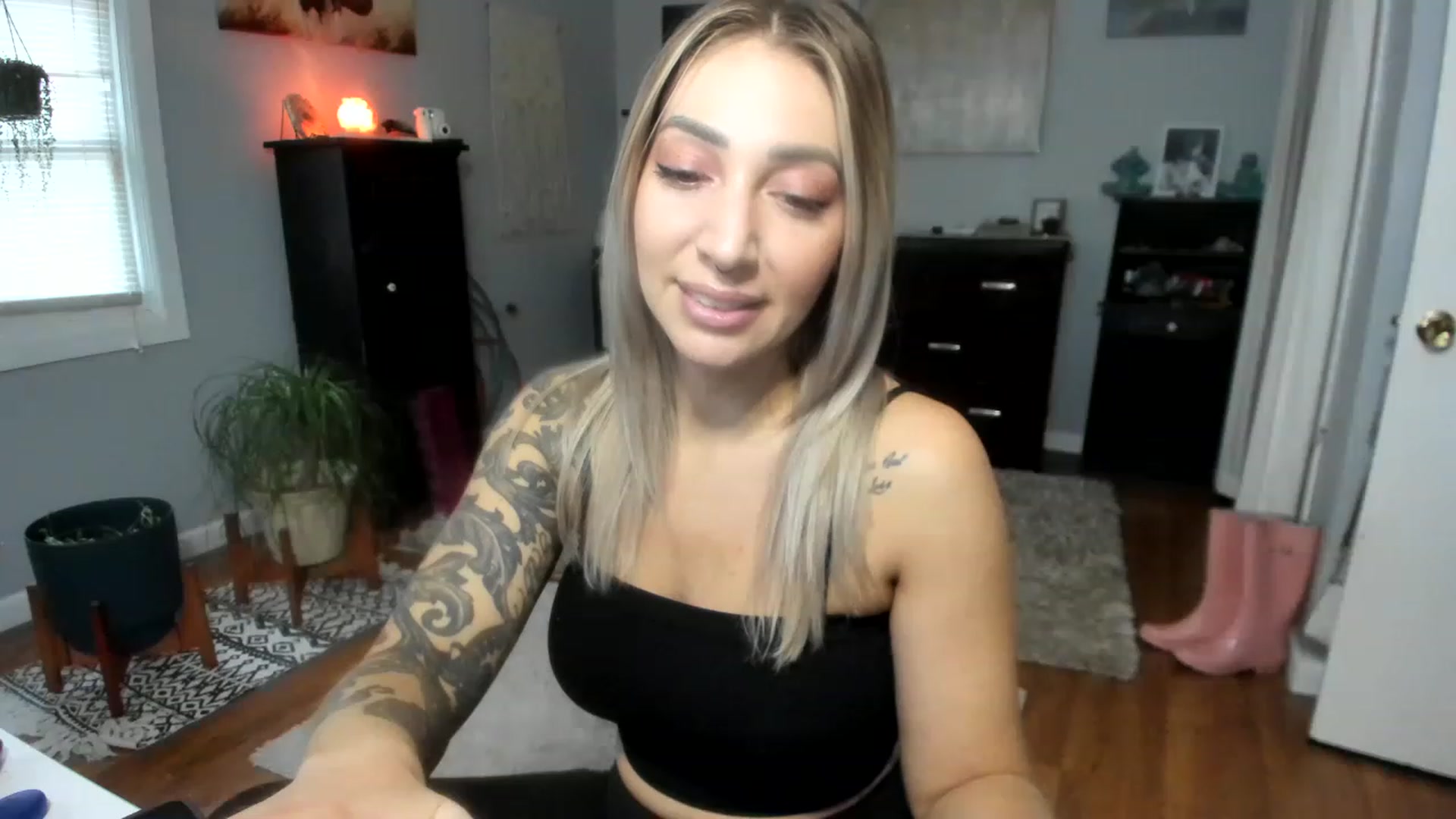 Gallery image thumbnail from Red_Chasten's myfreecams stream on, 12/16/2022, 15:58 image 3 of 20