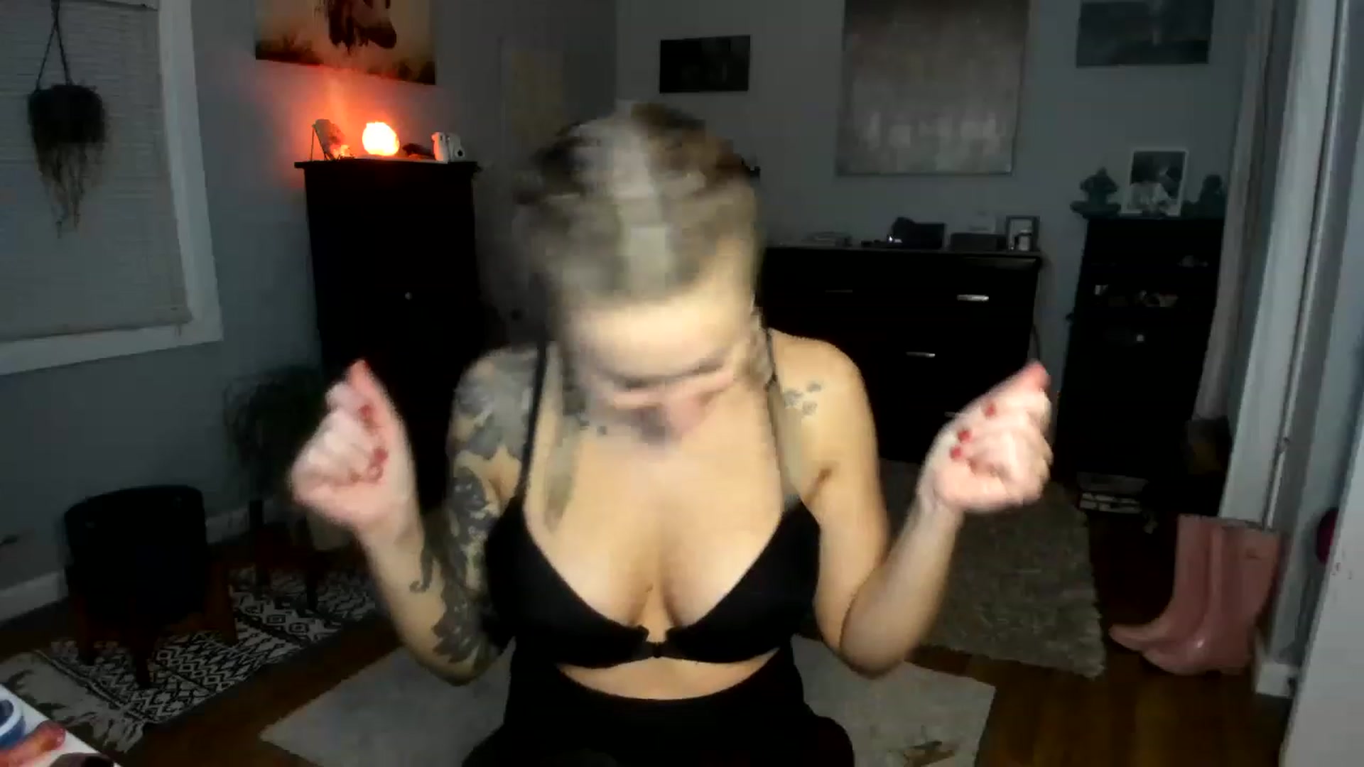 Gallery image thumbnail from Red_Chasten's myfreecams stream on, 12/19/2022, 23:20 image 8 of 20