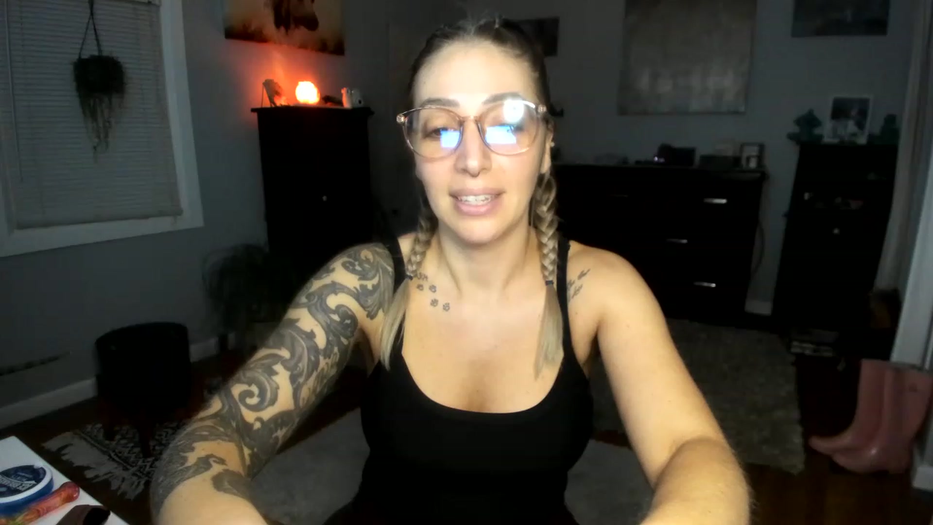 Gallery image thumbnail from Red_Chasten's myfreecams stream on, 12/19/2022, 23:20 image 19 of 20