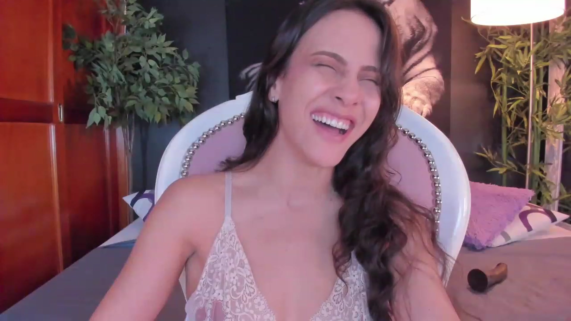 Gallery image thumbnail from Red_Flower203's myfreecams stream on, 06/01/2023, 21:22 image 9 of 20