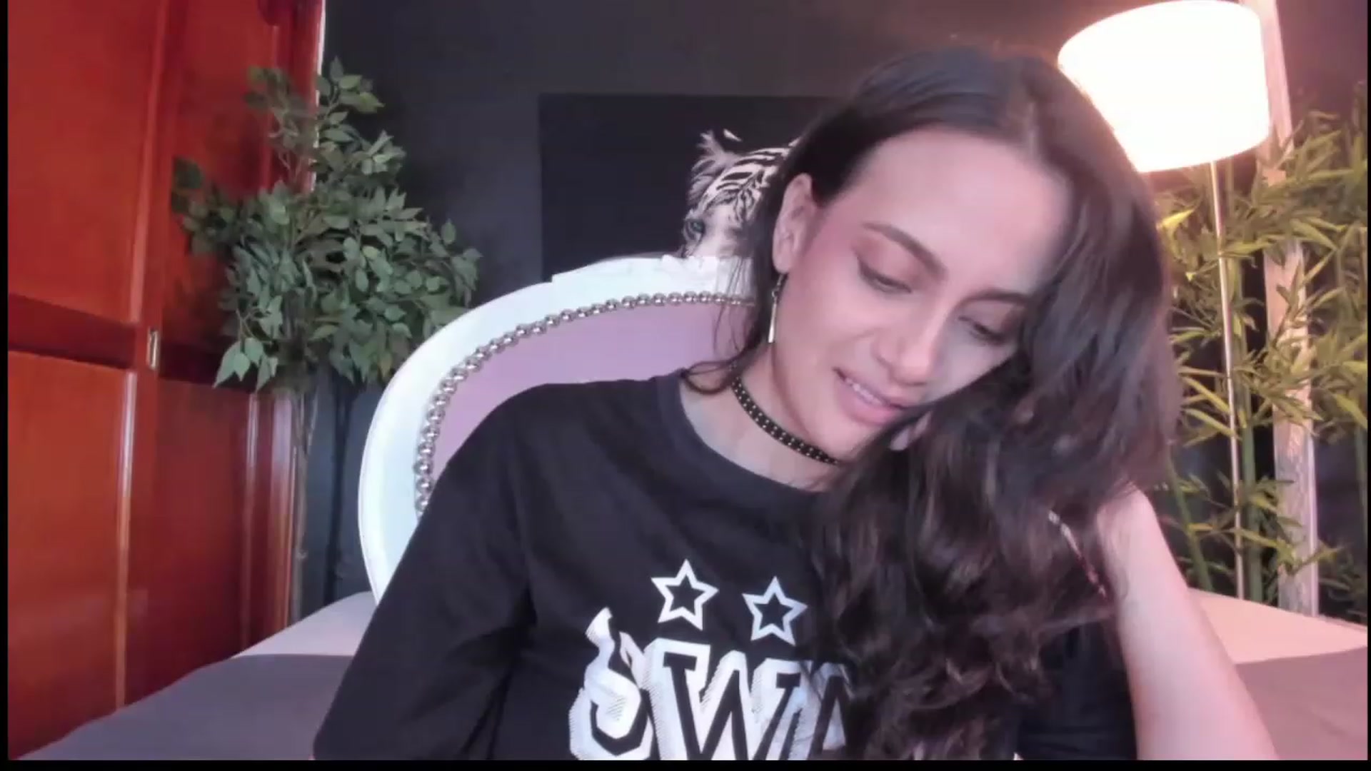 Gallery image thumbnail from Red_Flower203's myfreecams stream on, 06/17/2023, 21:25 image 7 of 20