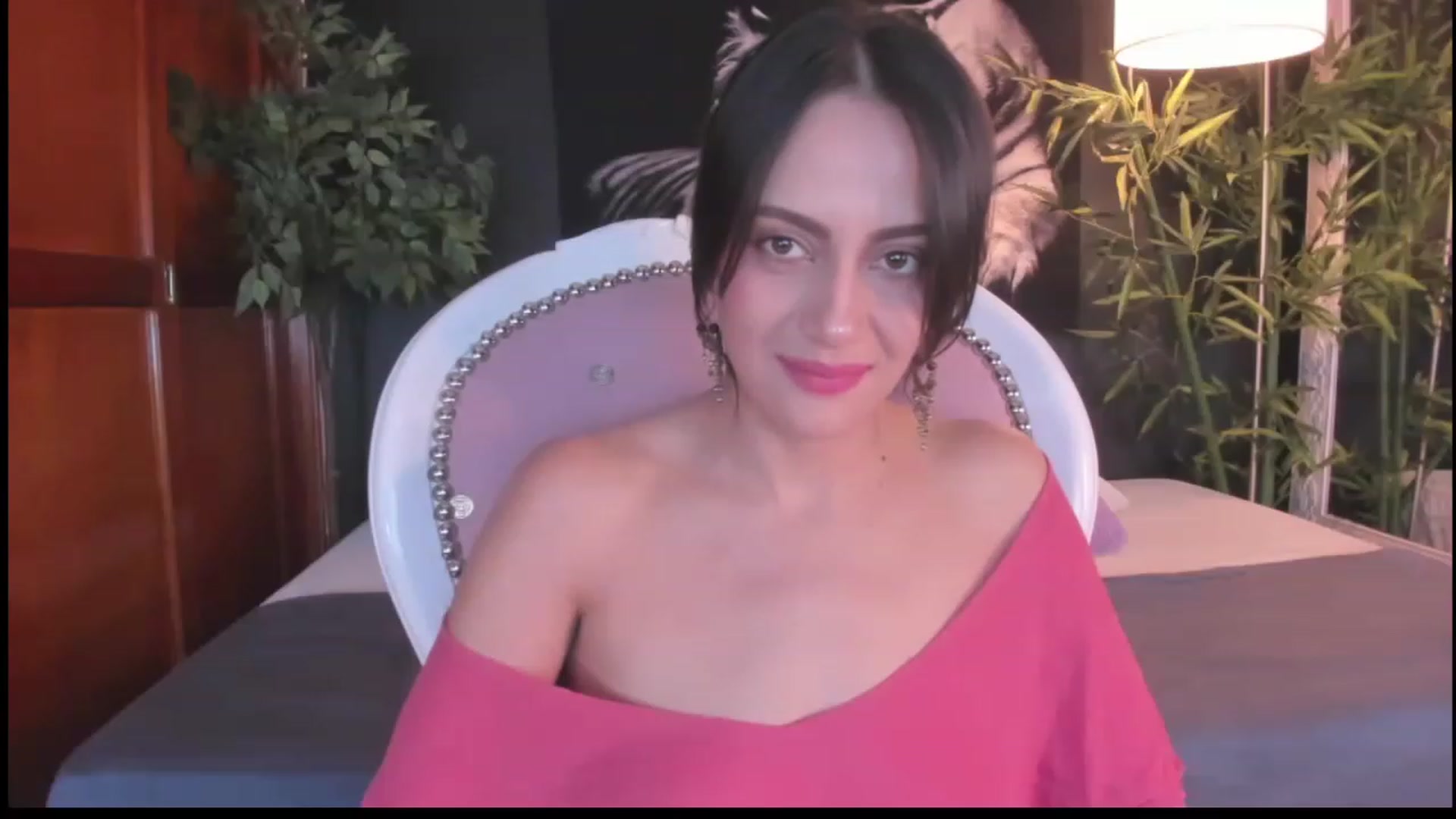 Gallery image thumbnail from Red_Flower203's myfreecams stream on, 06/19/2023, 19:54 image 1 of 20