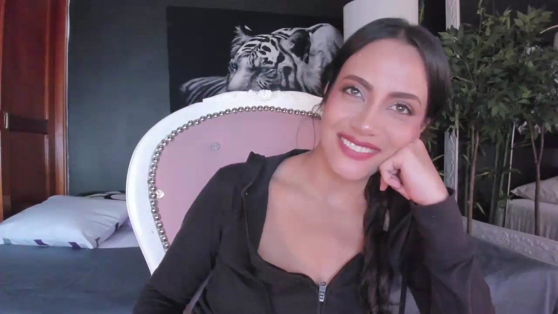 Gallery image thumbnail from Red_Flower203's myfreecams stream on, 07/07/2023, 17:32 image 6 of 20