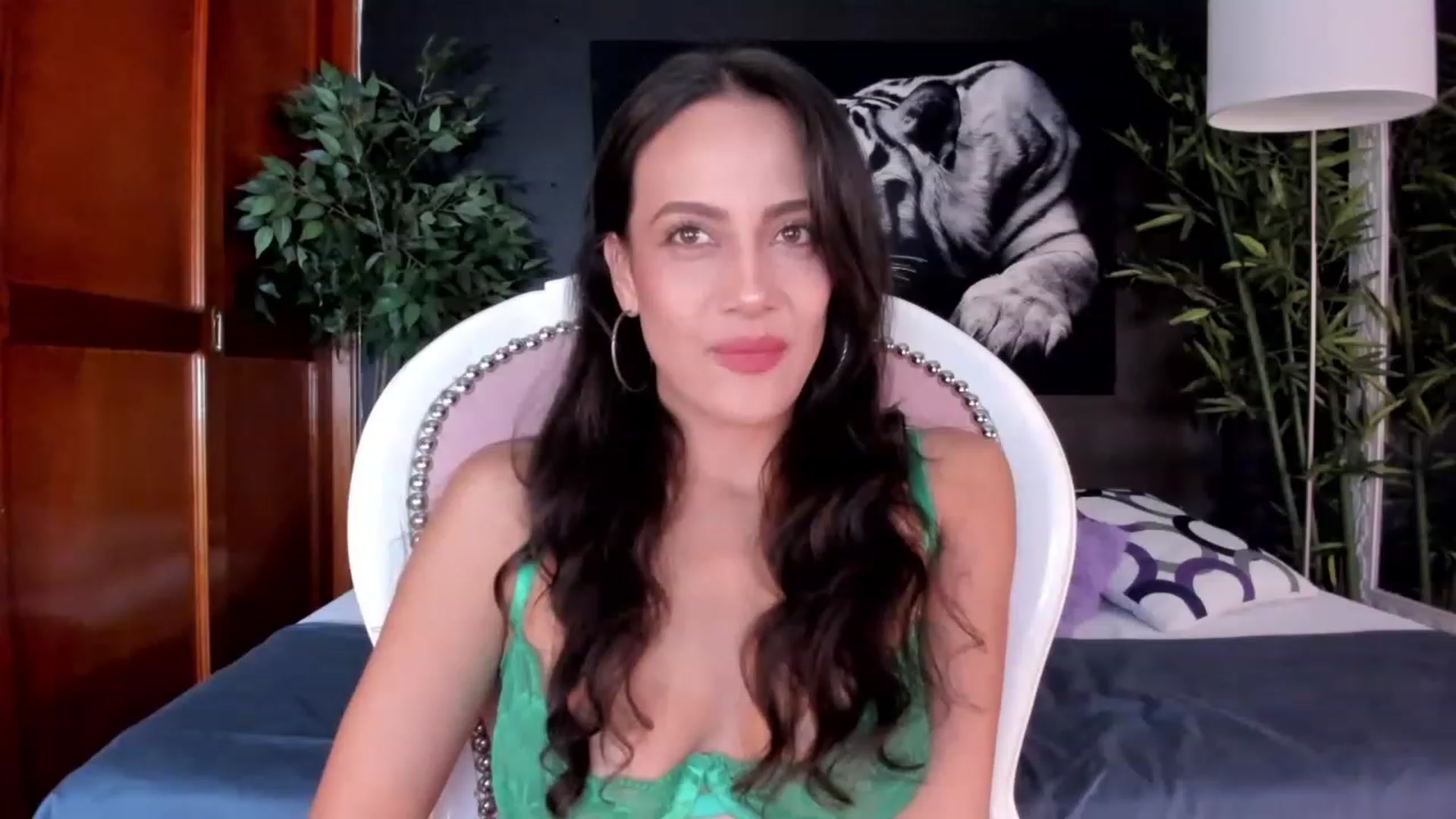 Gallery image thumbnail from Red_Flower203's myfreecams stream on, 07/19/2023, 19:01 image 8 of 20