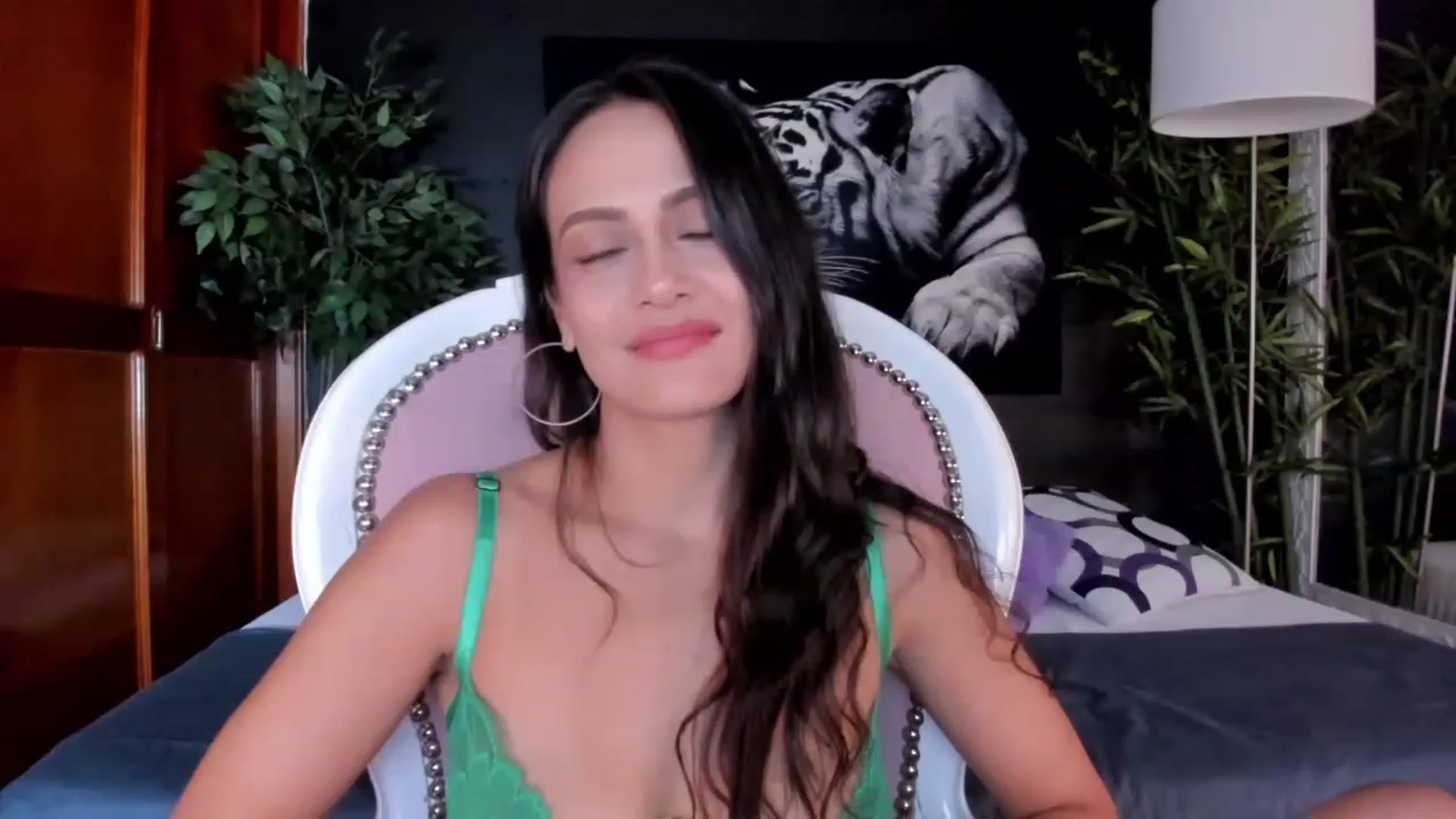 Gallery image thumbnail from Red_Flower203's myfreecams stream on, 07/19/2023, 19:01 image 17 of 20