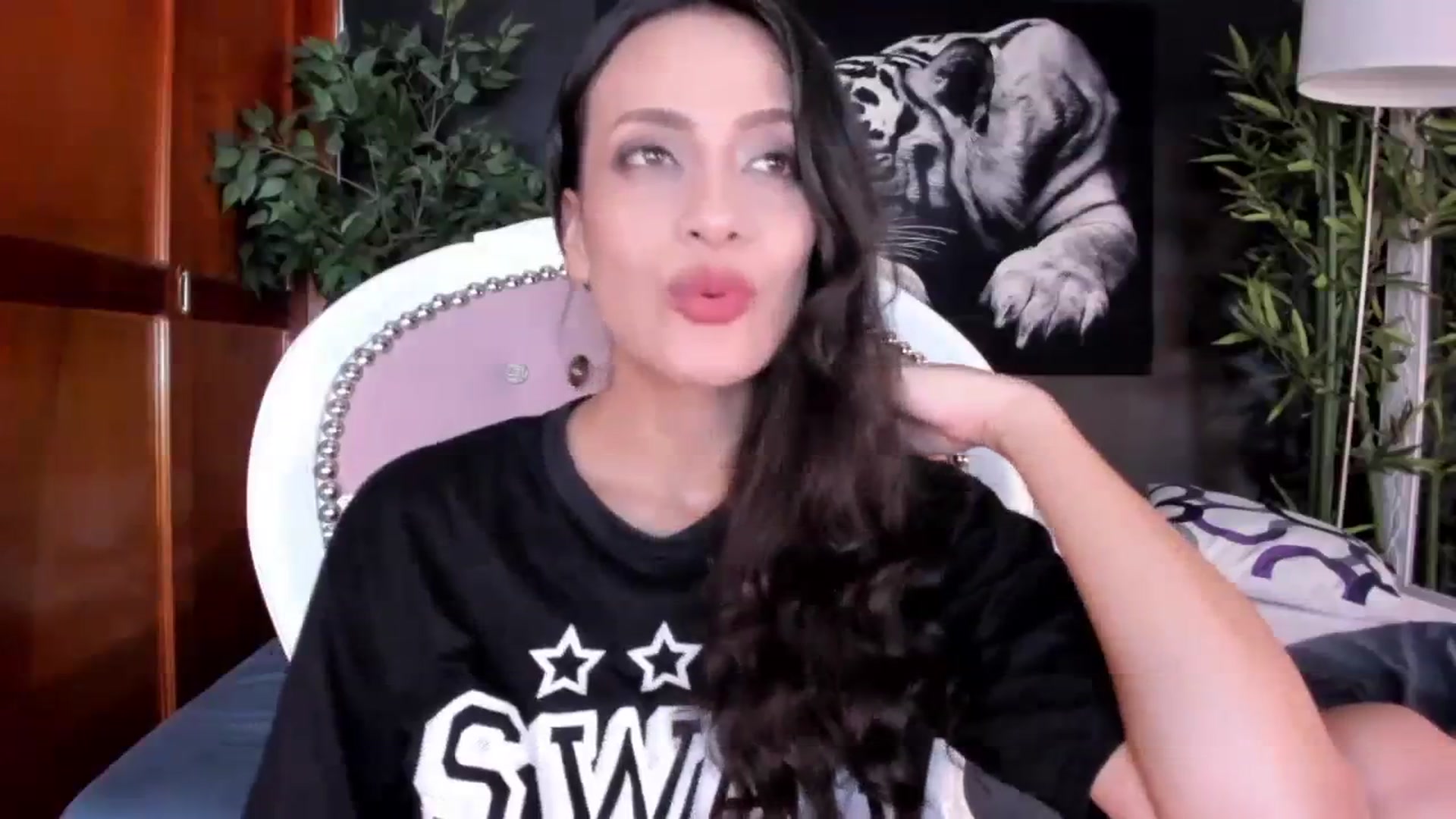Gallery image thumbnail from Red_Flower203's myfreecams stream on, 08/05/2023, 22:34 image 16 of 20