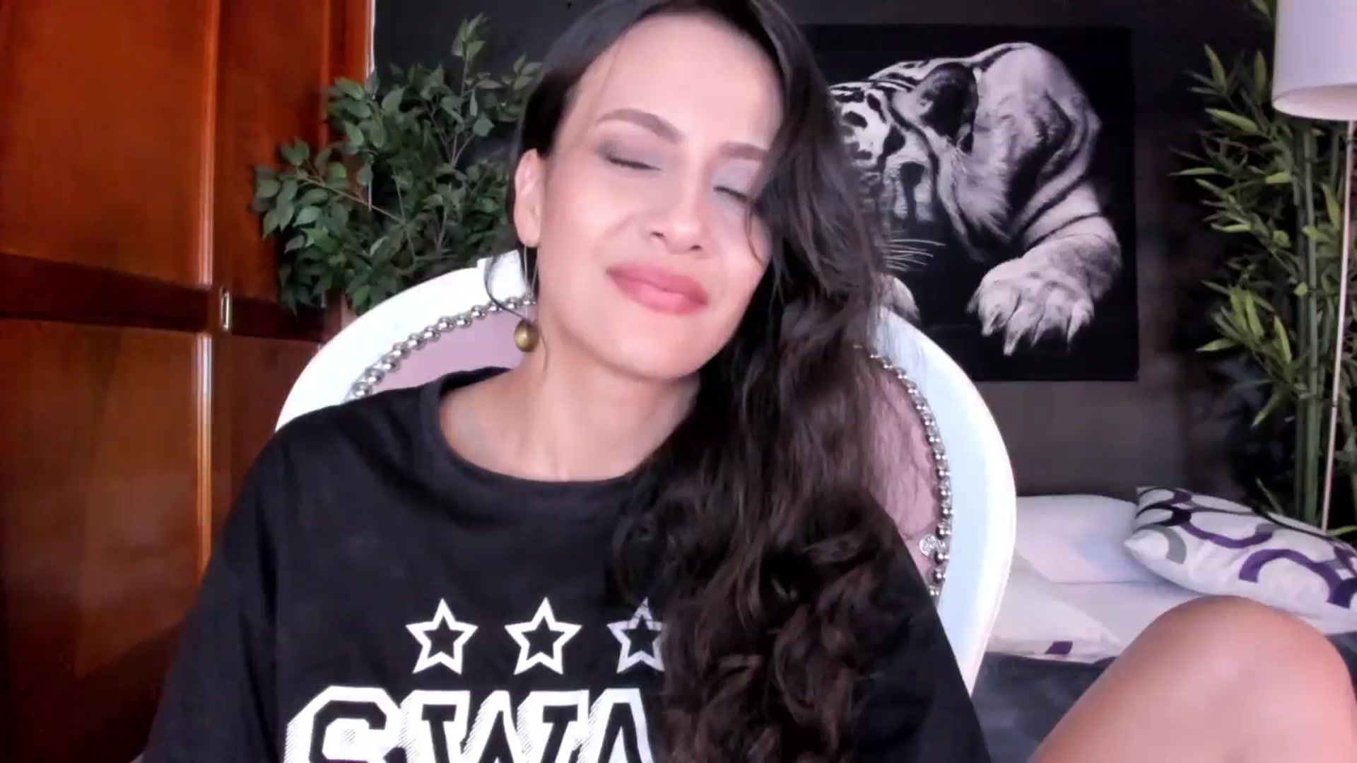 Gallery image thumbnail from Red_Flower203's myfreecams stream on, 08/05/2023, 22:55 image 15 of 20