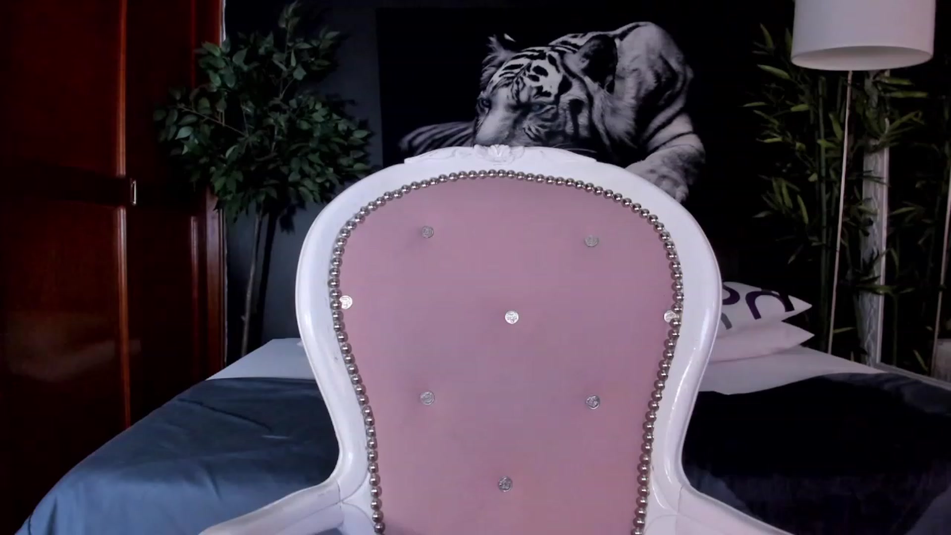 Gallery image thumbnail from Red_Flower203's myfreecams stream on, 08/10/2023, 21:00 image 8 of 20