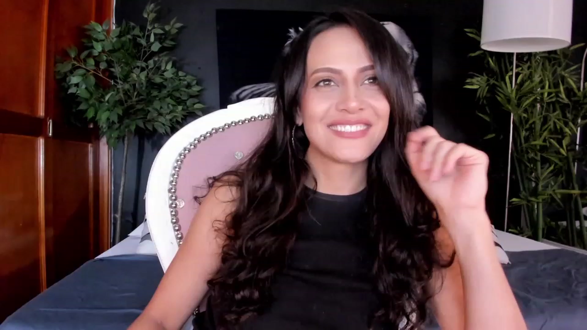 Gallery image thumbnail from Red_Flower203's myfreecams stream on, 08/22/2023, 21:21 image 3 of 20