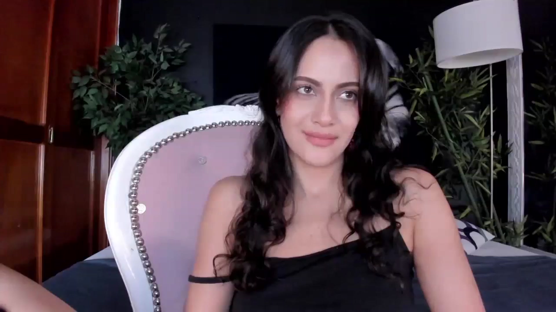 Gallery image thumbnail from Red_Flower203's myfreecams stream on, 09/28/2023, 21:09 image 4 of 20