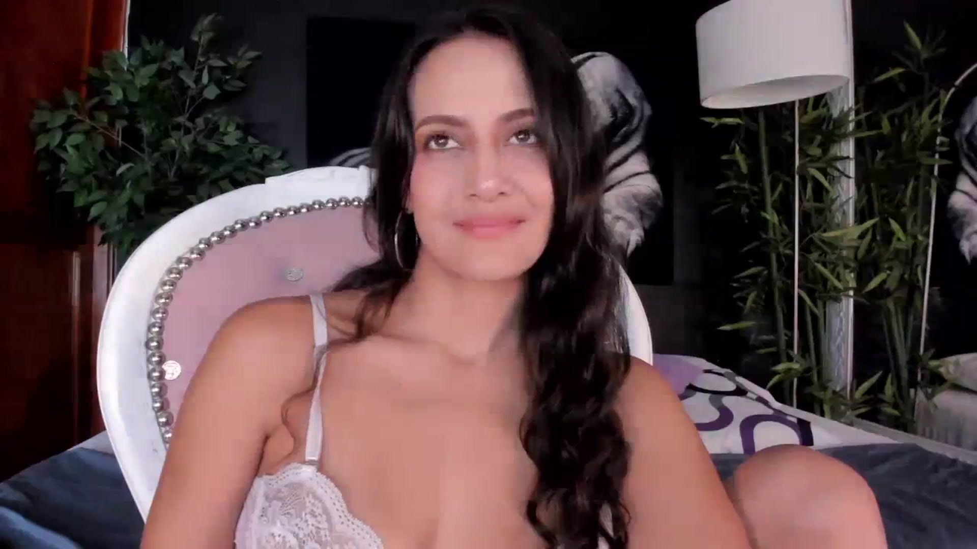 Gallery image thumbnail from Red_Flower203's myfreecams stream on, 10/17/2023, 23:41 image 3 of 20