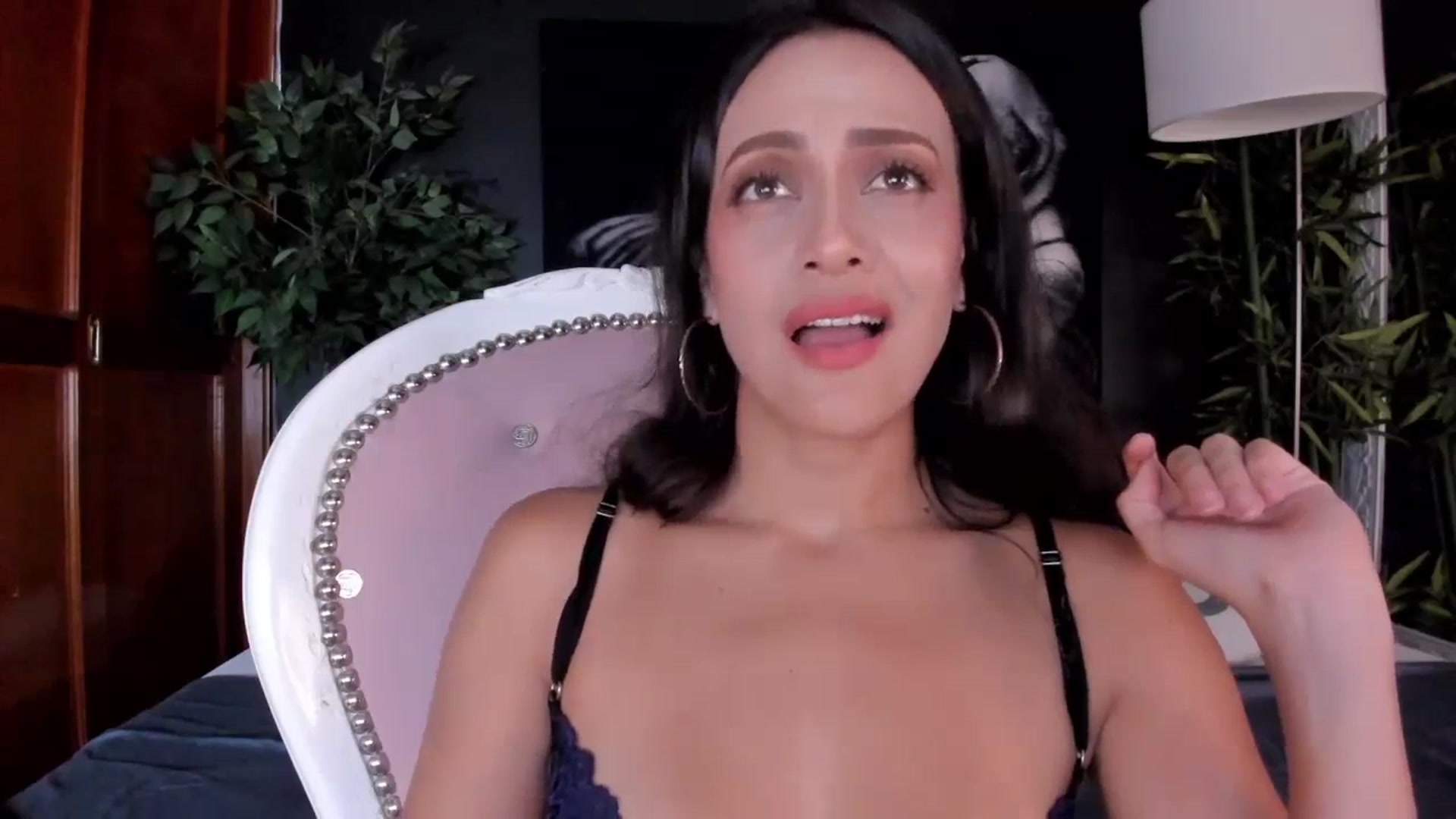 Gallery image thumbnail from Red_Flower203's myfreecams stream on, 10/19/2023, 20:26 image 3 of 20