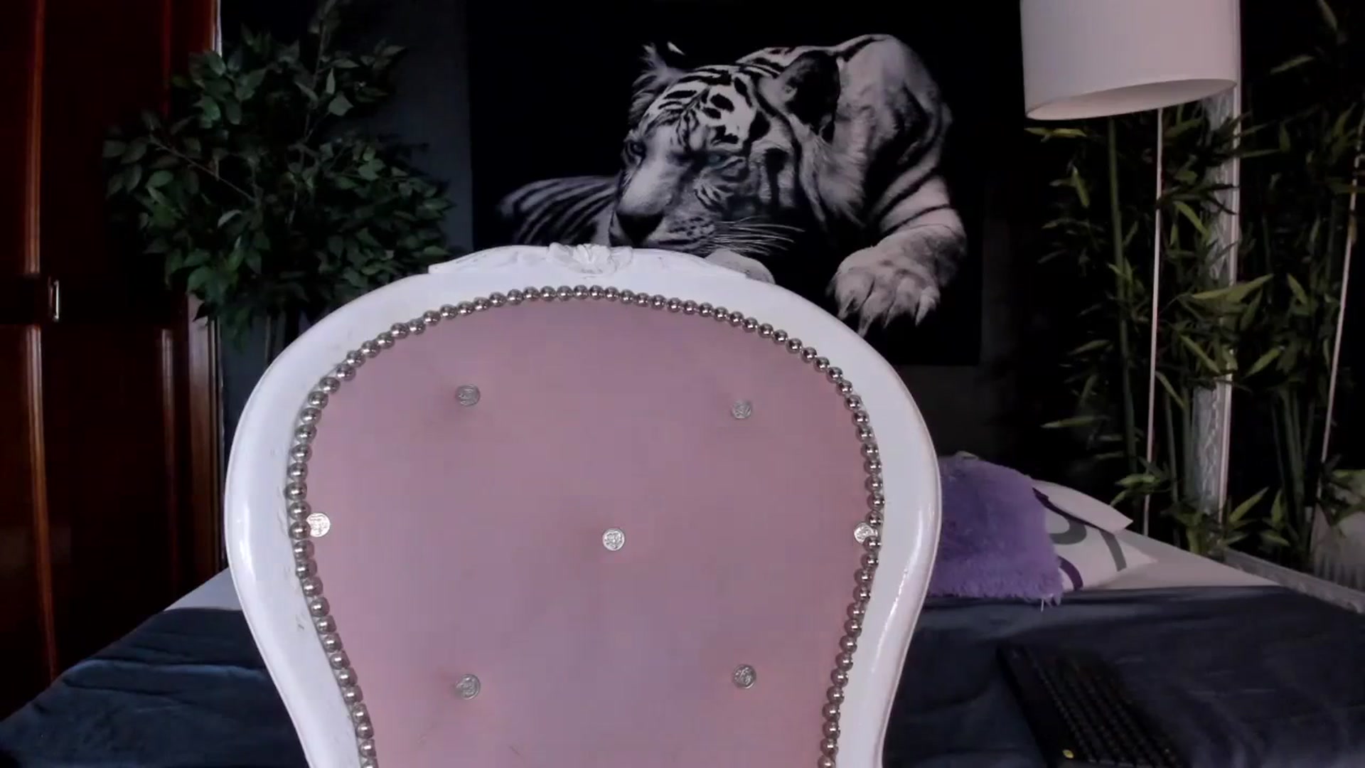 Gallery image thumbnail from Red_Flower203's myfreecams stream on, 10/19/2023, 22:01 image 7 of 20