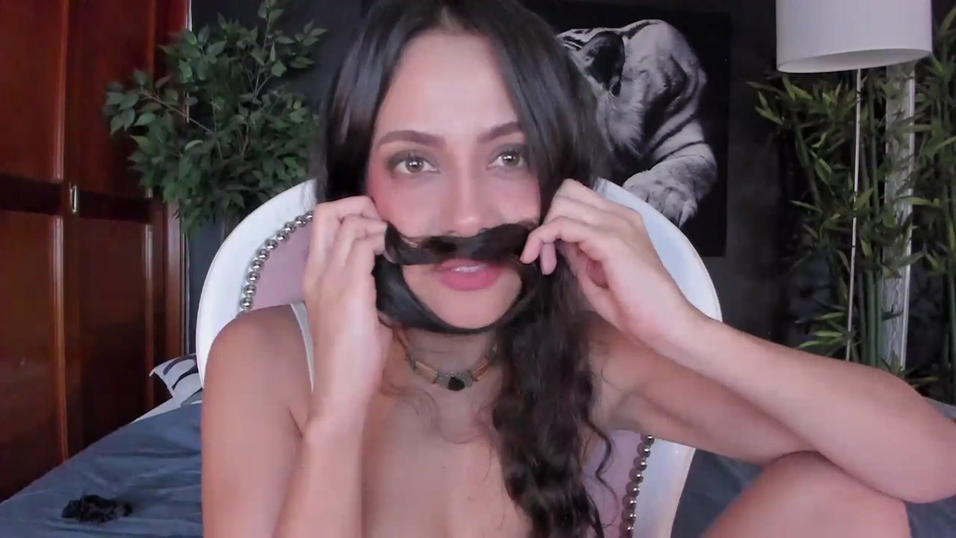Gallery image thumbnail from Red_Flower203's myfreecams stream on, 12/19/2023, 21:13 image 10 of 20