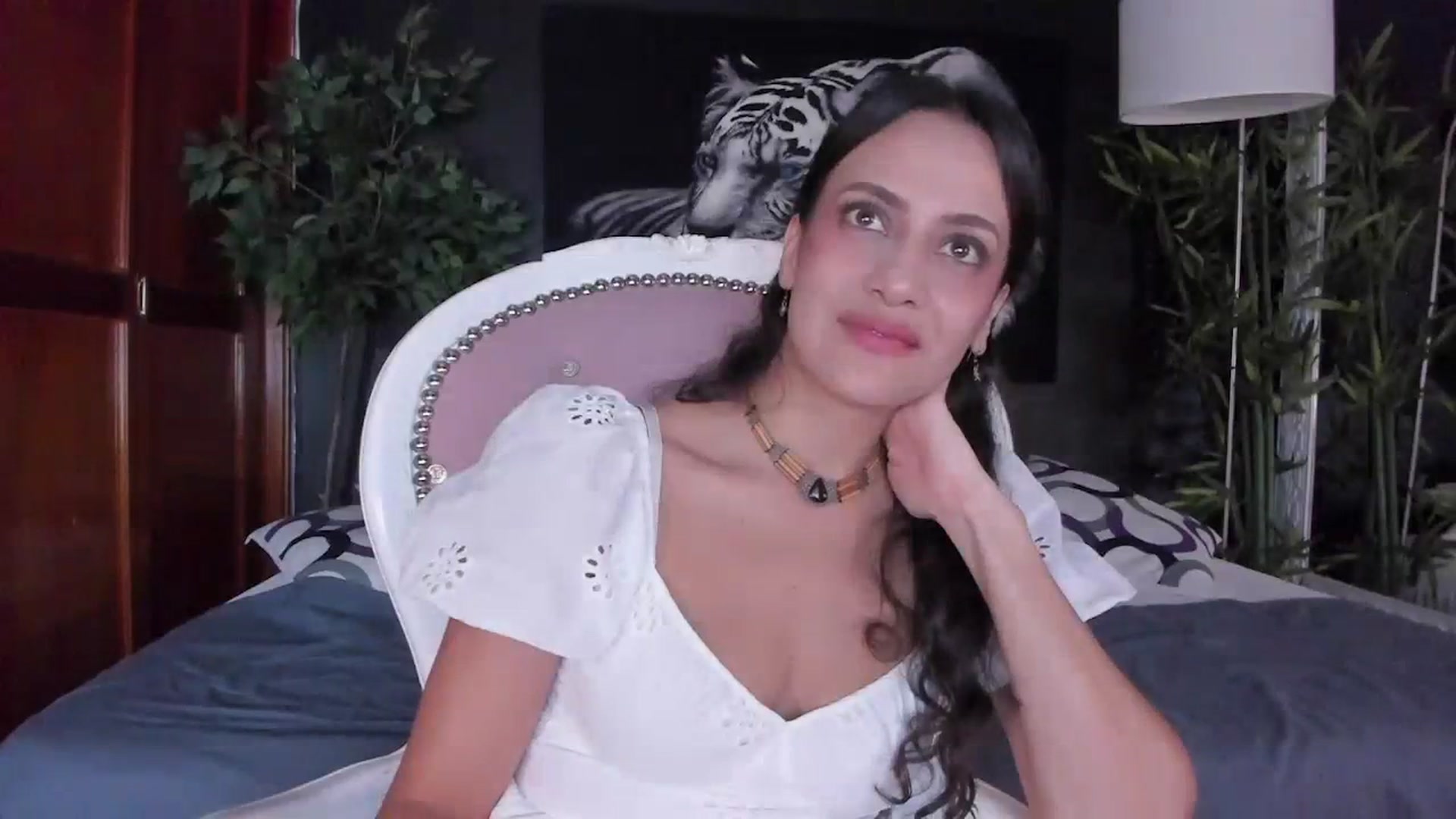 Gallery image thumbnail from Red_Flower203's myfreecams stream on, 12/19/2023, 23:13 image 19 of 20