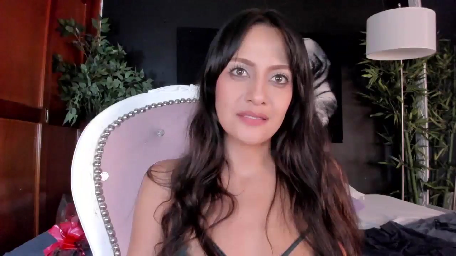 Gallery image thumbnail from Red_Flower203's myfreecams stream on, 05/20/2024, 23:04 image 18 of 20