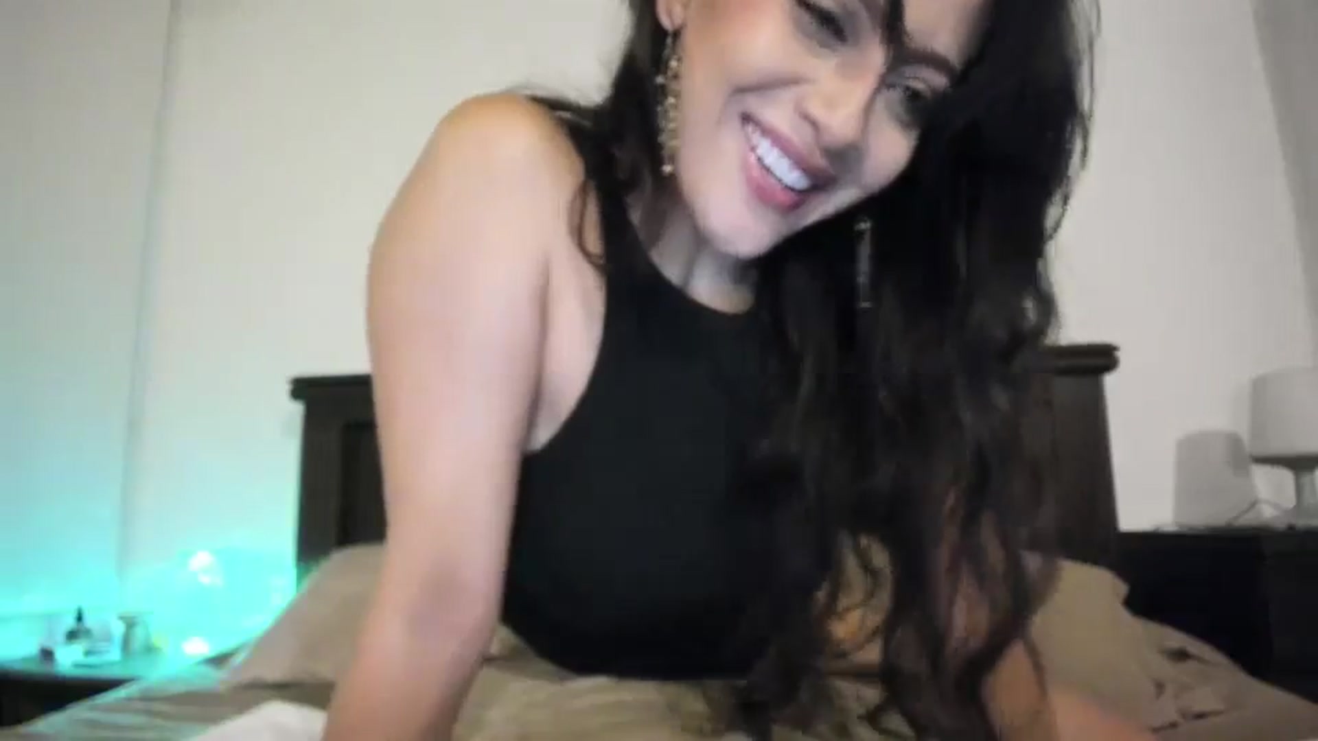 Gallery image thumbnail from Red_Flower203's myfreecams stream on, 08/17/2024, 24:01 image 16 of 20