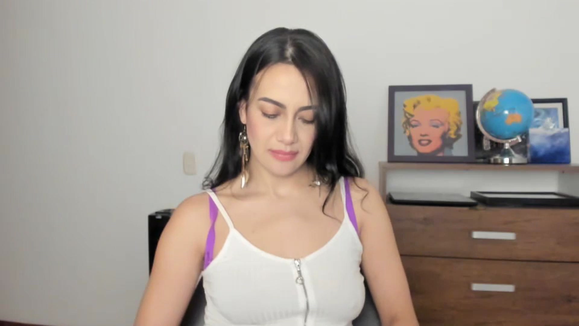 Gallery image thumbnail from Red_Flower203's myfreecams stream on, 06/19/2025, 21:48 image 9 of 20