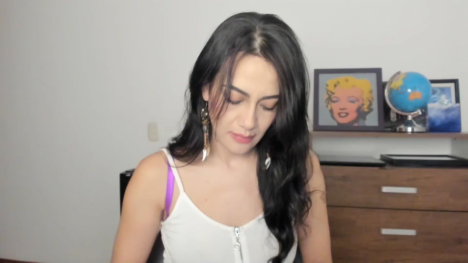 Gallery image thumbnail from Red_Flower203's myfreecams stream on, 06/19/2025, 21:48 image 17 of 20
