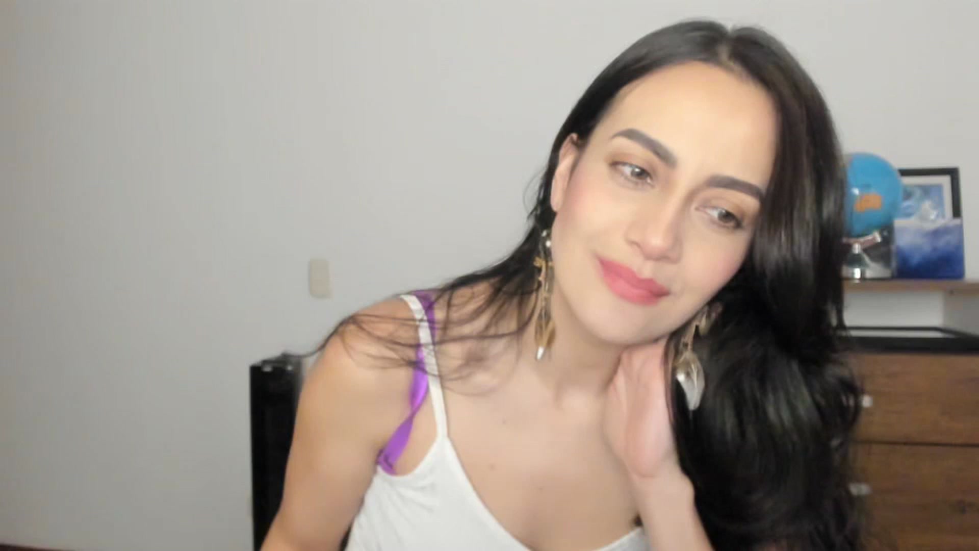Gallery image thumbnail from Red_Flower203's myfreecams stream on, 06/19/2025, 21:48 image 5 of 20