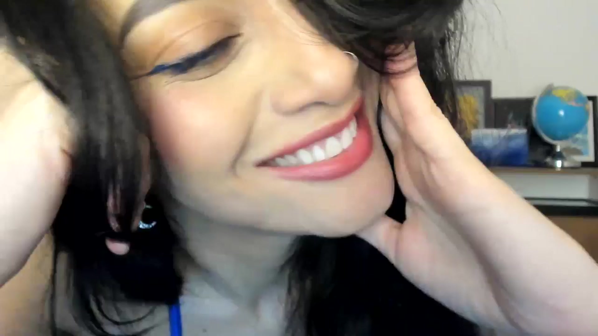 Gallery image thumbnail from Red_Flower203's myfreecams stream on, 08/31/2025, 01:13 image 10 of 20