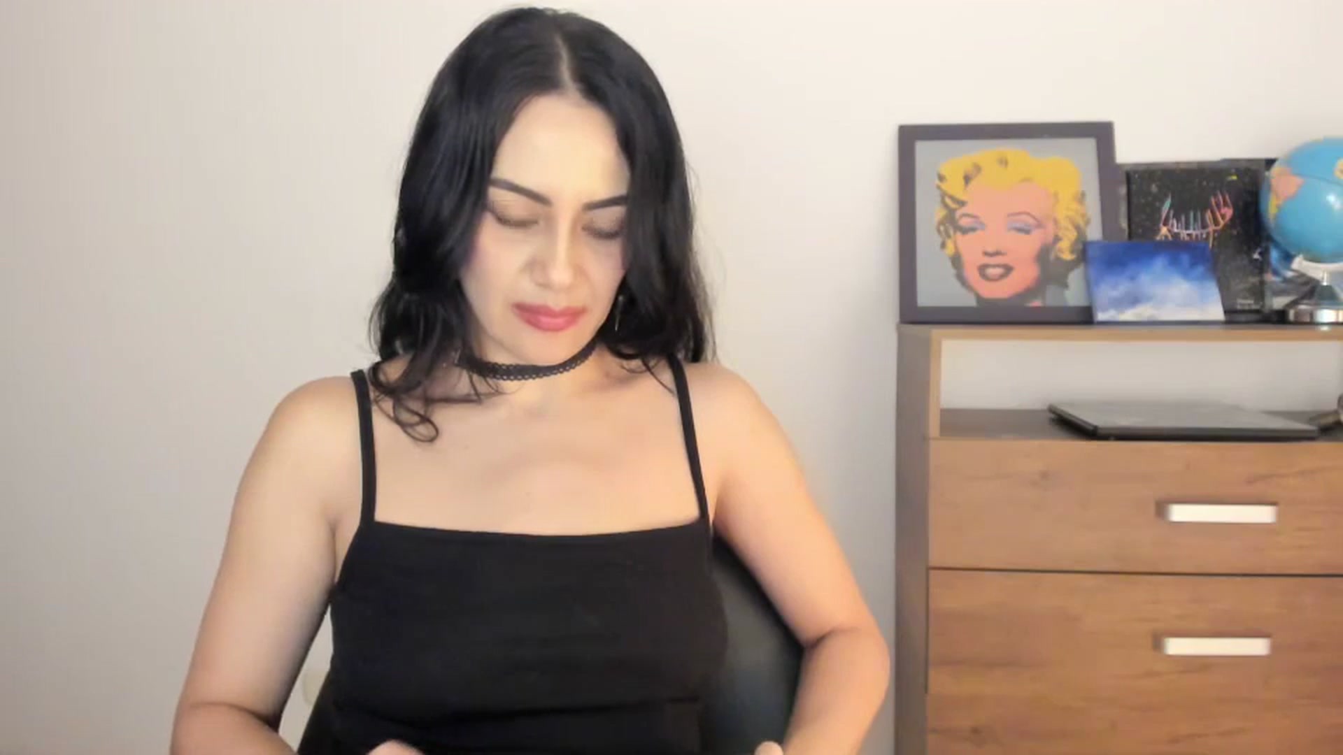 Gallery image thumbnail from Red_Flower203's myfreecams stream on, 11/18/2025, 24:03 image 19 of 20