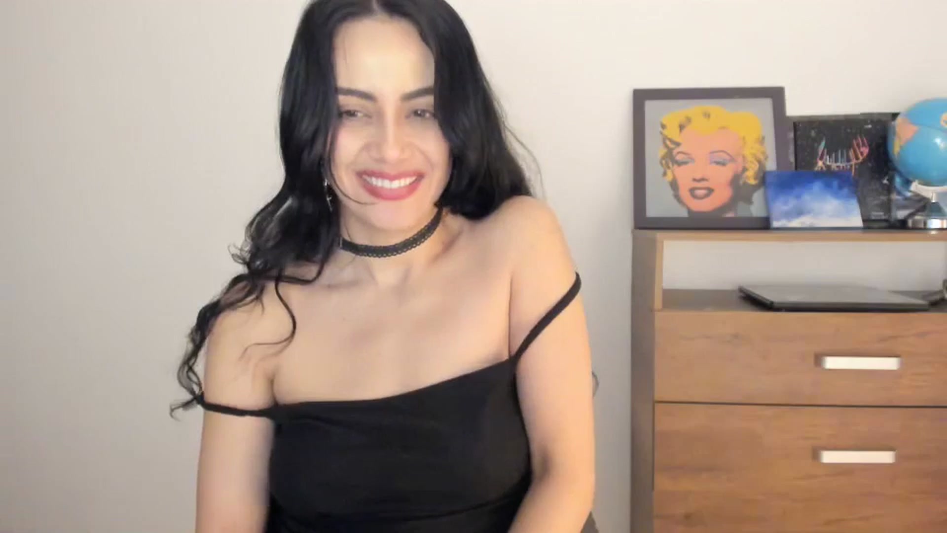 Gallery image thumbnail from Red_Flower203's myfreecams stream on, 11/18/2025, 24:55 image 9 of 20