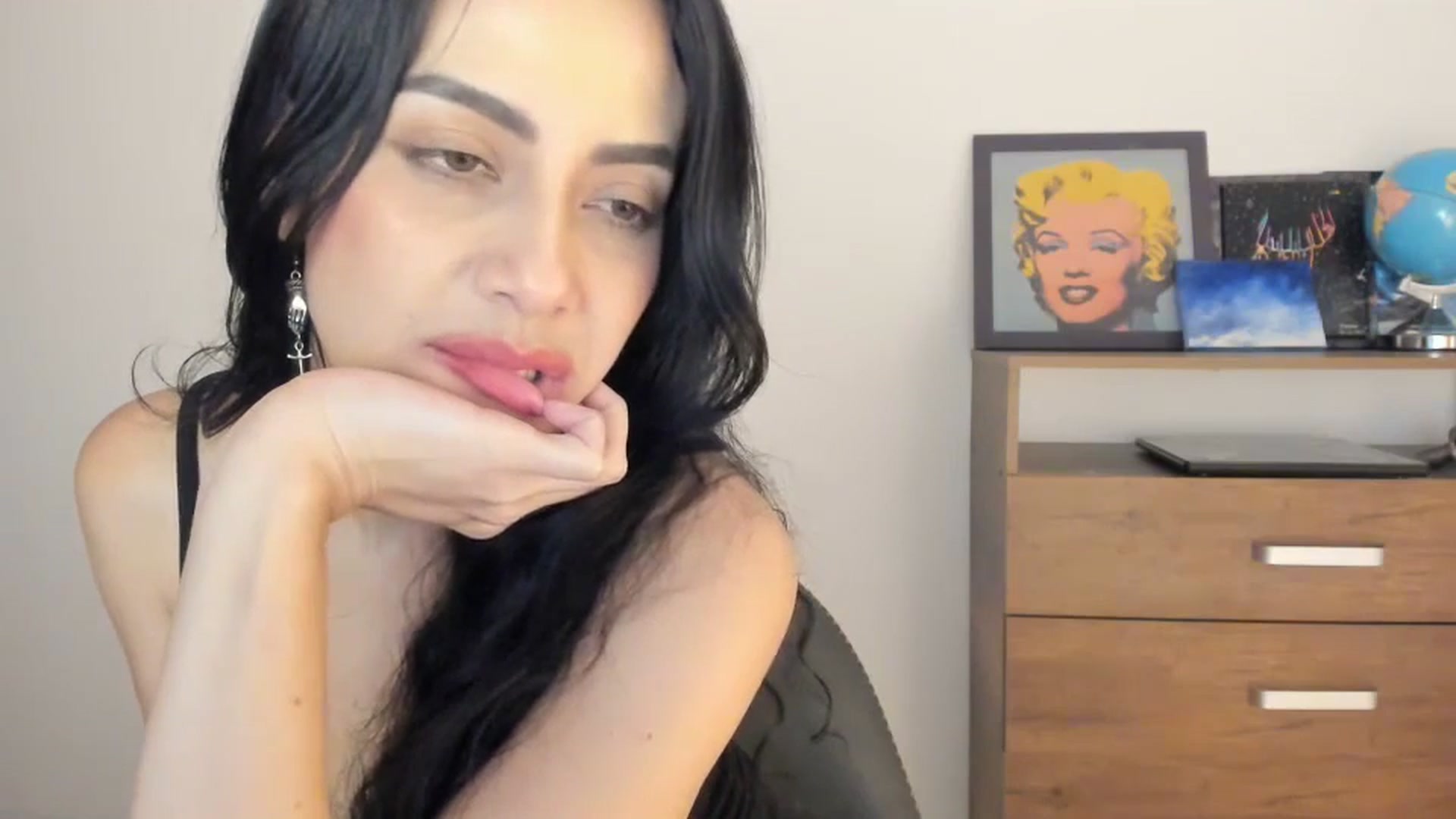 Gallery image thumbnail from Red_Flower203's myfreecams stream on, 11/18/2025, 24:55 image 7 of 20