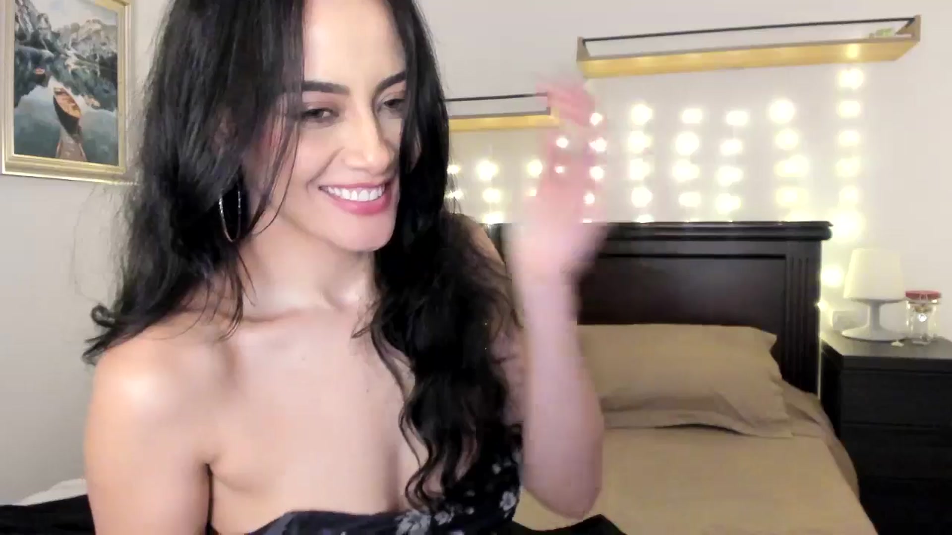 Gallery image thumbnail from Red_Flower203's myfreecams stream on, 12/11/2025, 20:06 image 18 of 20