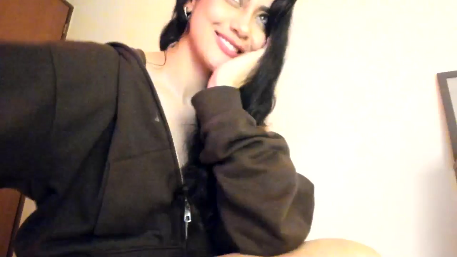 Gallery image thumbnail from Red_Flower203's myfreecams stream on, 04/12/2026, 23:44 image 19 of 20