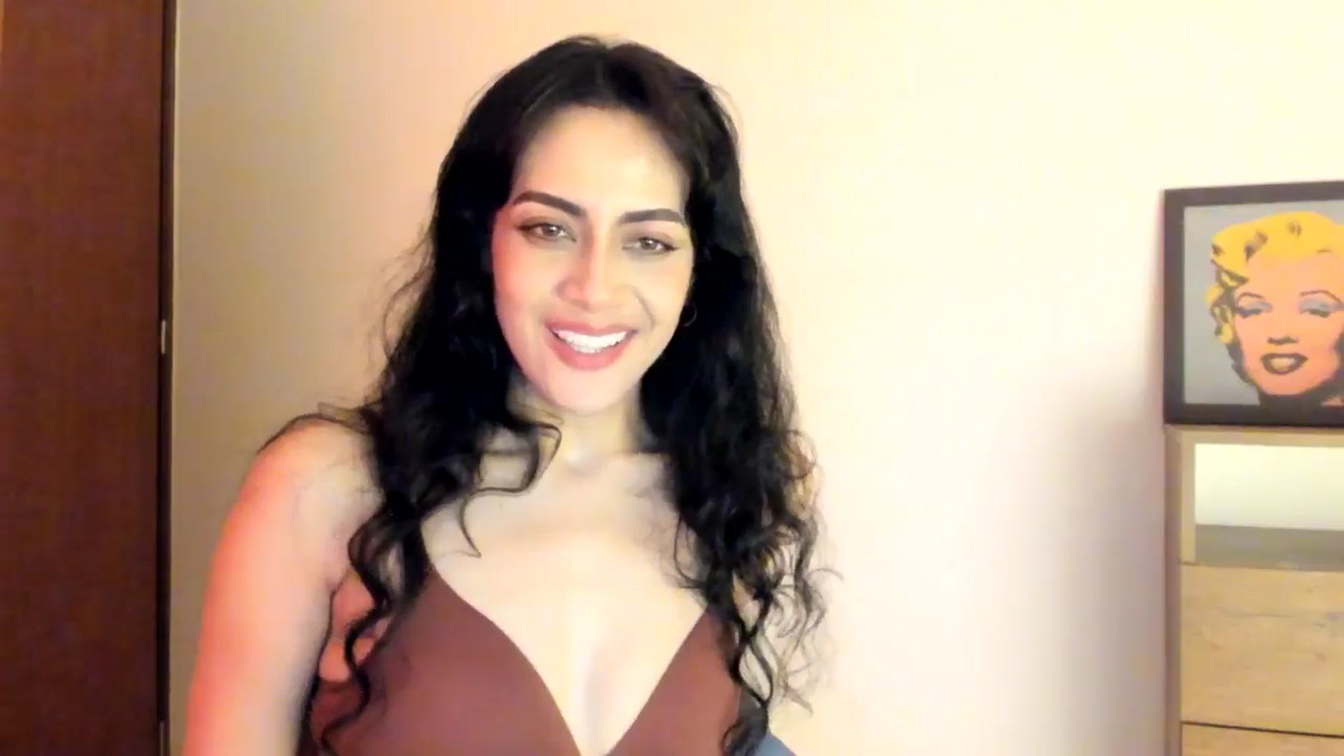 Gallery image thumbnail from Red_Flower203's myfreecams stream on, 04/22/2026, 24:01 image 17 of 20
