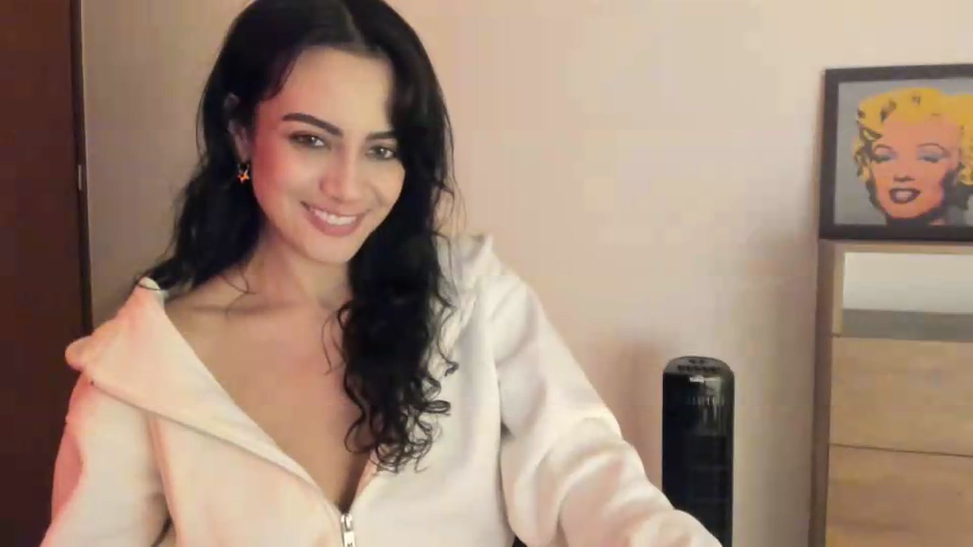Gallery image thumbnail from Red_Flower203's myfreecams stream on, 05/05/2026, 24:01 image 14 of 20