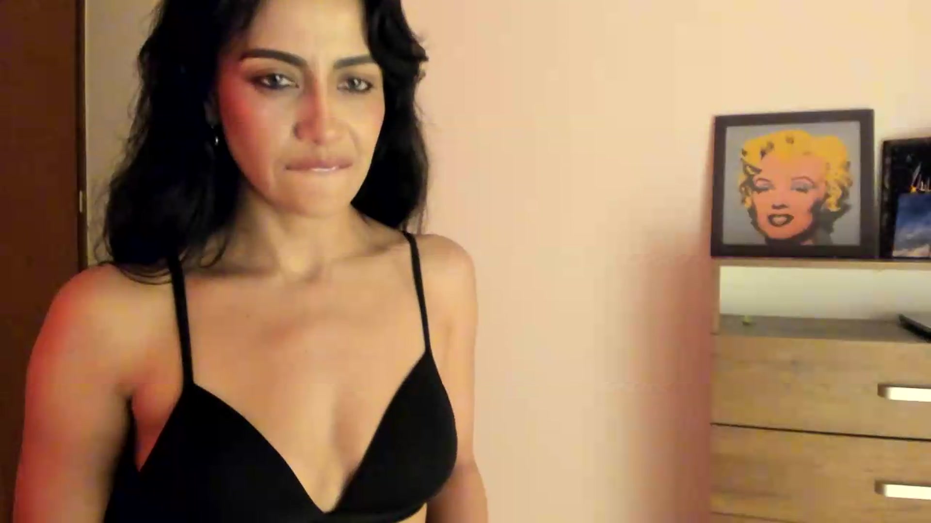 Gallery image thumbnail from Red_Flower203's myfreecams stream on, 05/19/2026, 24:39 image 4 of 20
