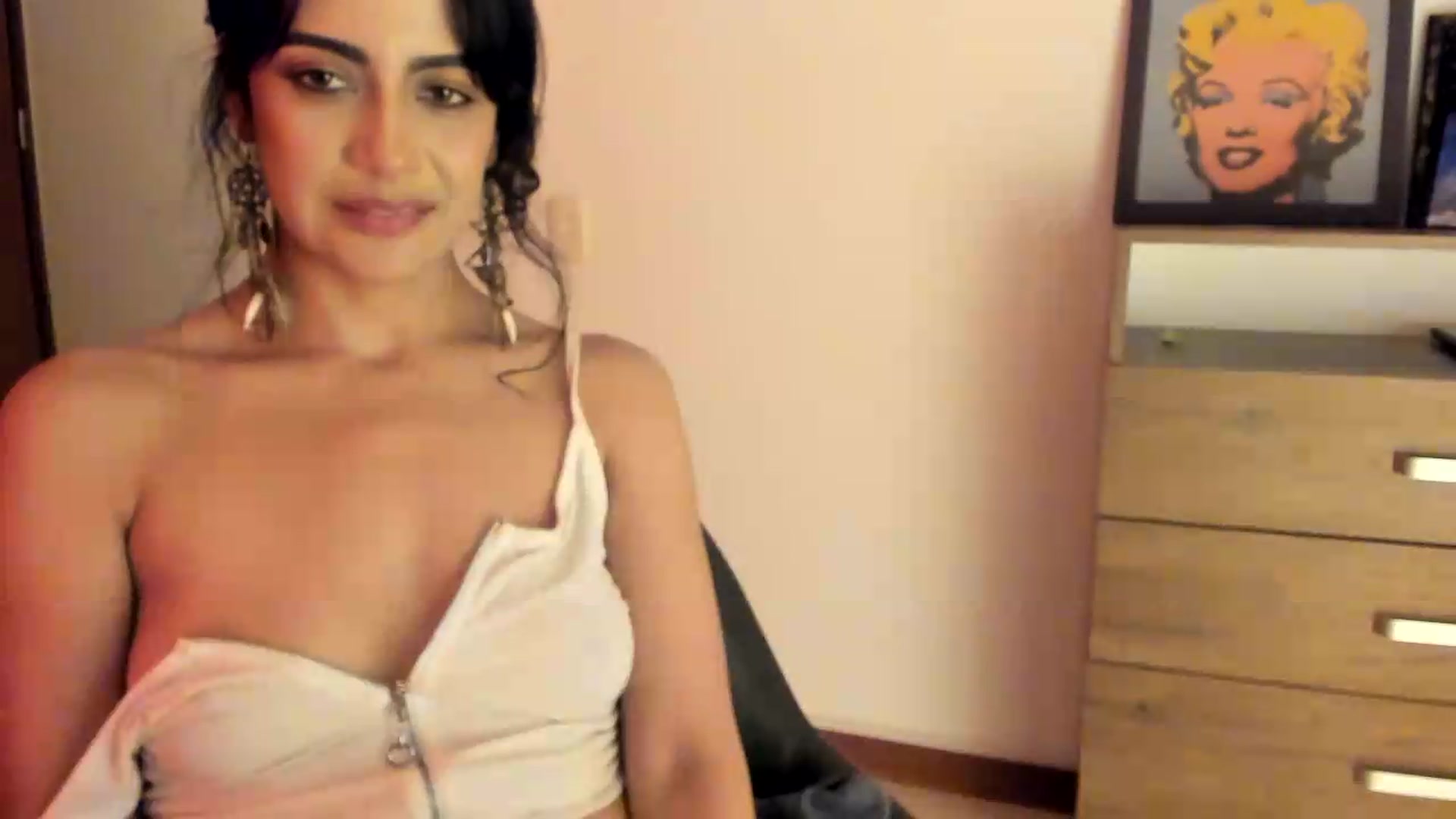 Gallery image thumbnail from Red_Flower203's myfreecams stream on, 05/22/2026, 24:31 image 14 of 20