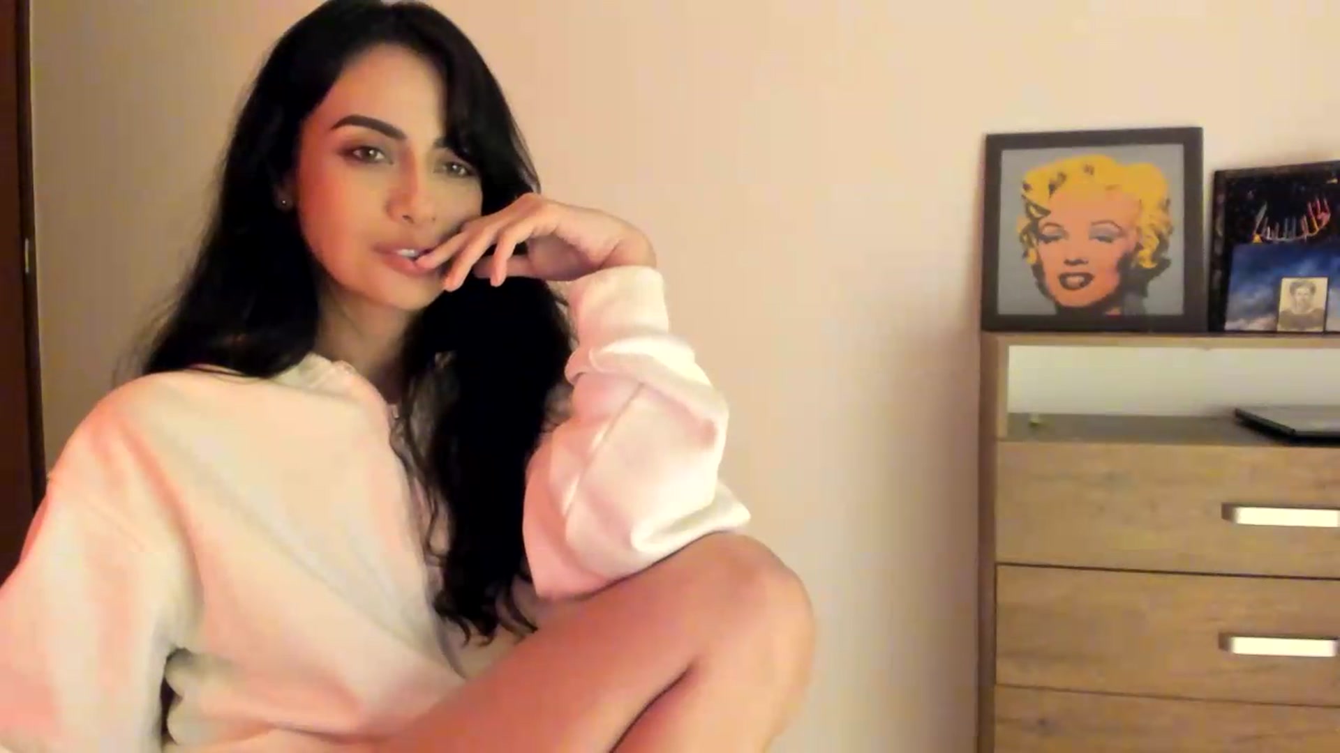 Gallery image thumbnail from Red_Flower203's myfreecams stream on, 06/10/2026, 24:23 image 16 of 20