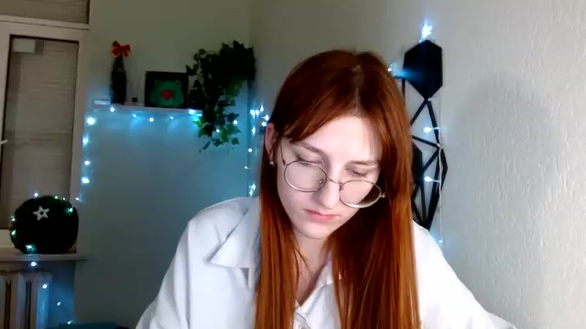 Gallery image thumbnail from Red_Hot_Fox's myfreecams stream on, 12/02/2022, 17:15 image 13 of 20