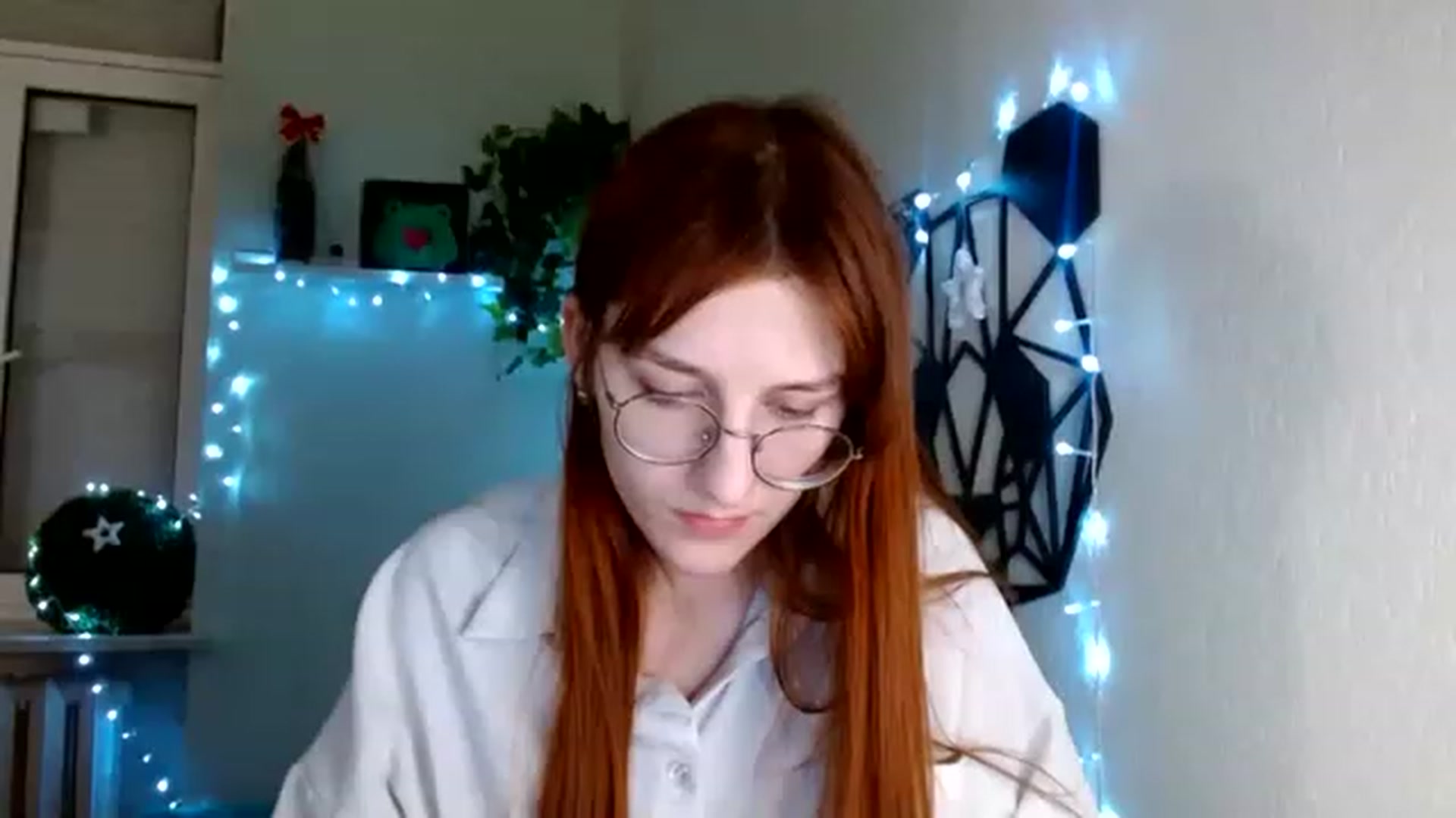 Gallery image thumbnail from Red_Hot_Fox's myfreecams stream on, 12/02/2022, 17:50 image 13 of 20