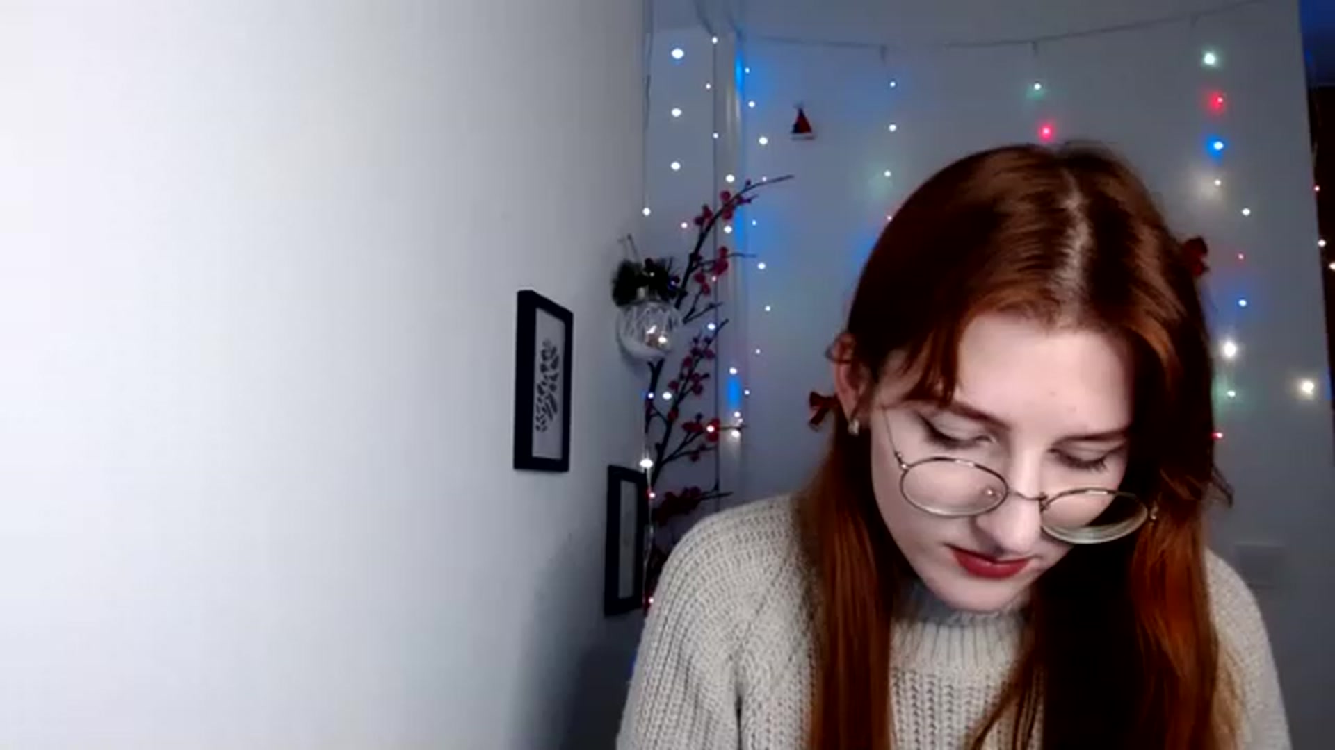 Gallery image thumbnail from Red_Hot_Fox's myfreecams stream on, 12/07/2022, 14:14 image 15 of 20