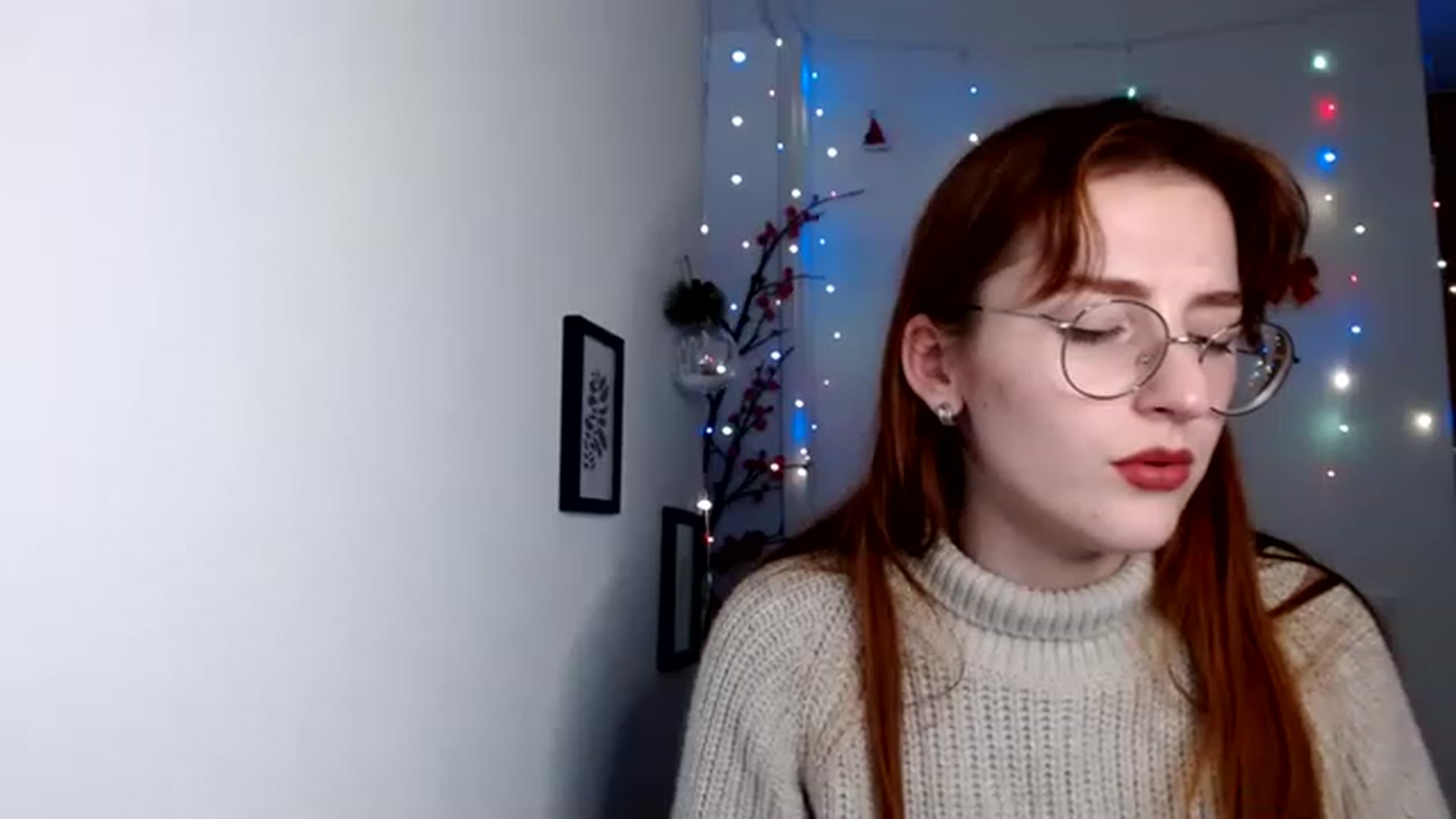 Gallery image thumbnail from Red_Hot_Fox's myfreecams stream on, 12/07/2022, 14:47 image 19 of 20